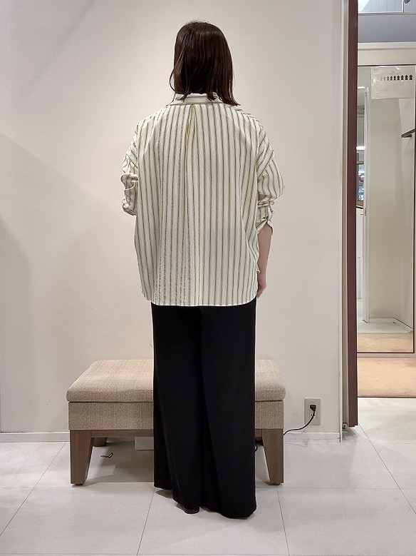 YUIさんの「UNTITLED｜ストライプシャツ」を使ったコーディネート