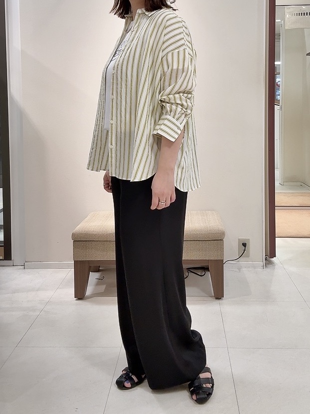 YUIさんの「UNTITLED｜ストライプシャツ」を使ったコーディネート