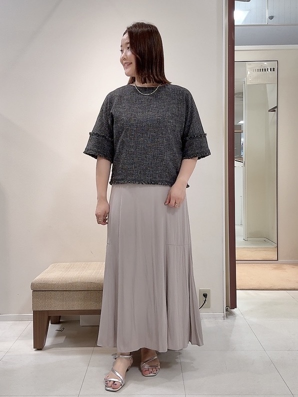 YUIさんの「UNTITLED｜ドライミックスツィードブラウス」を使ったコーディネート