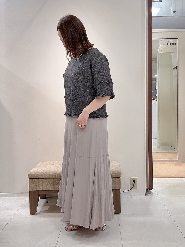 YUIさんの「UNTITLED｜ドライミックスツィードブラウス」を使ったコーディネート