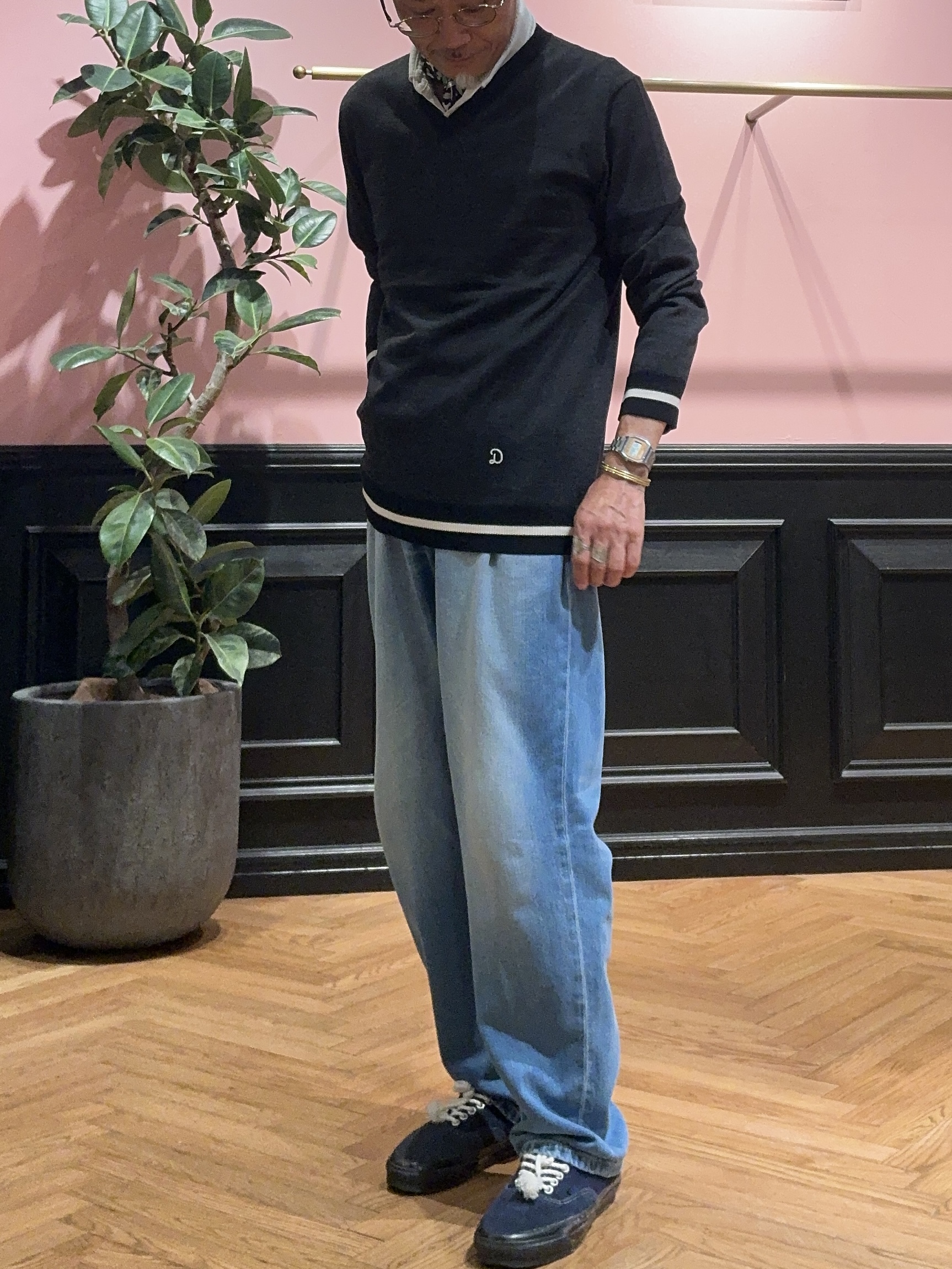 torigoeさんの「DRESSTERIOR｜ウォッシャブル ファインメリノVネックニット」を使ったコーディネート