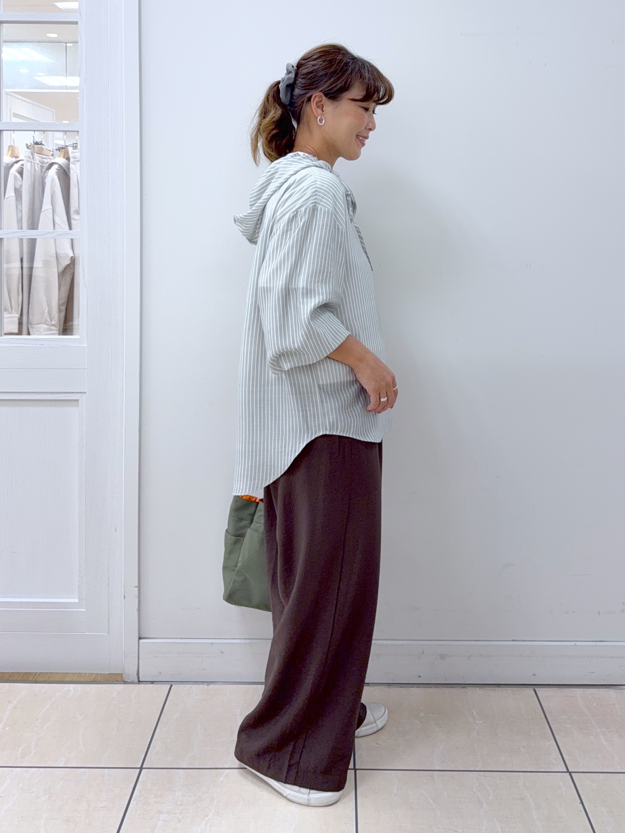 Osawaさんの「Dessin｜ストライプシアーフードシャツ」を使ったコーディネート