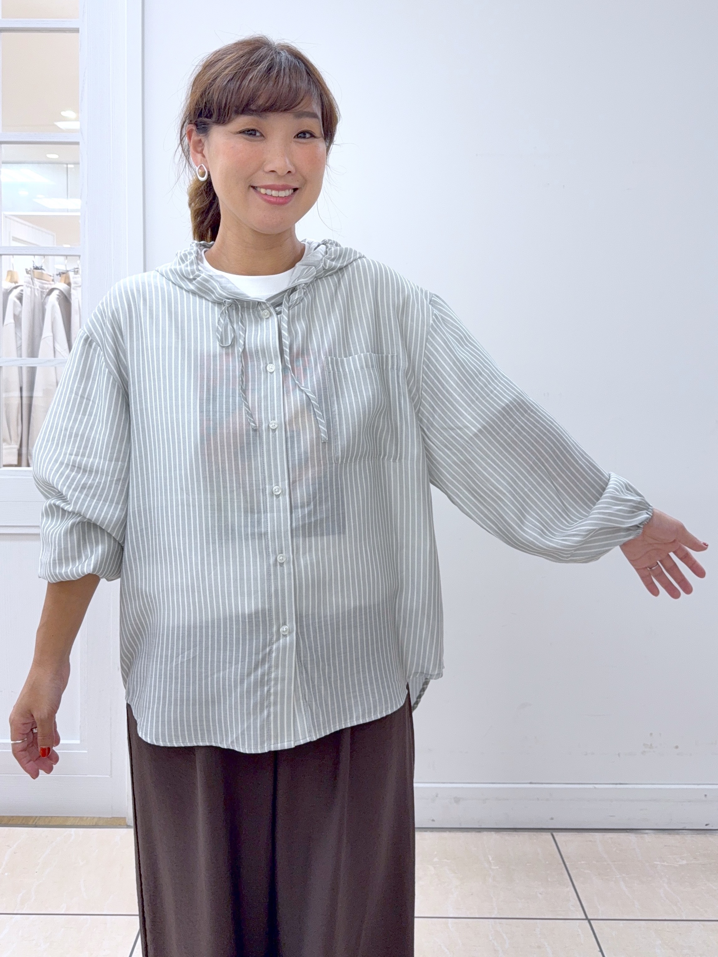 Osawaさんの「Dessin｜ストライプシアーフードシャツ」を使ったコーディネート