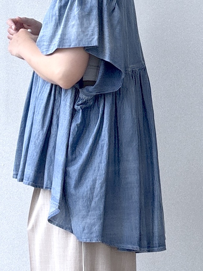 saitoさんの「DRESSTERIOR｜【涼しく着映え】シアーデニムAラインブラウス」を使ったコーディネート