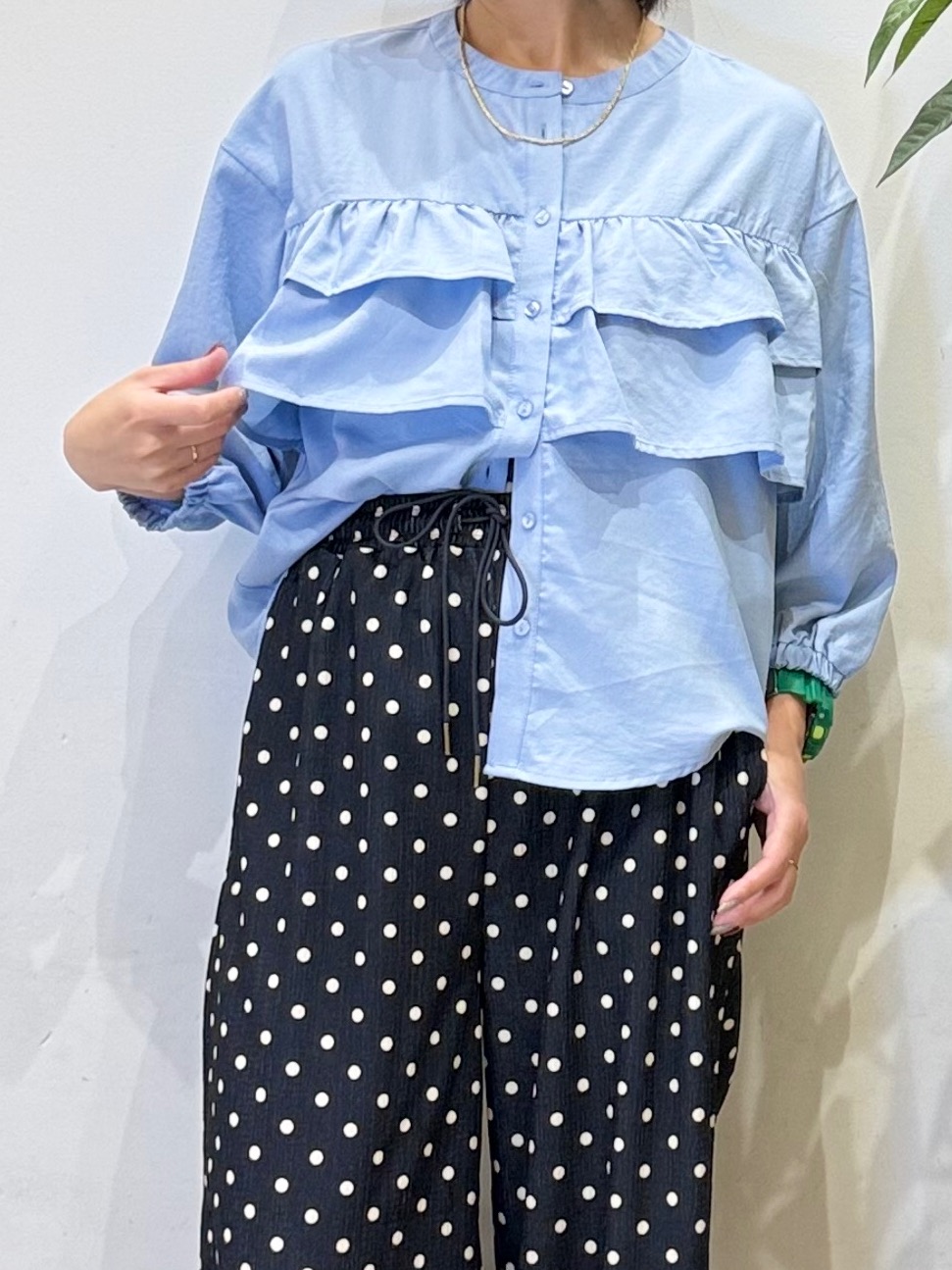 misakiさんの「SHOO･LA･RUE｜フロントティアードブラウス」を使ったコーディネート