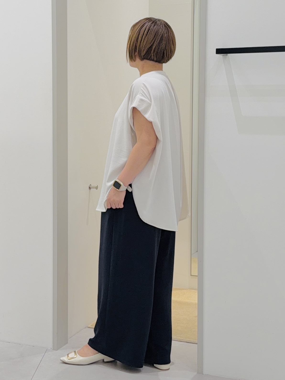 タナさんの「THE SHOP TK｜【ひんやり/遮熱/セットアップ可】やみつきになる とろみバンドカラーブラウス」を使ったコーディネート