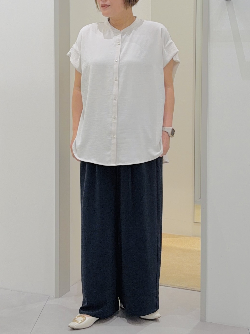 タナさんの「THE SHOP TK｜【ひんやり/遮熱/セットアップ可】やみつきになる とろみバンドカラーブラウス」を使ったコーディネート