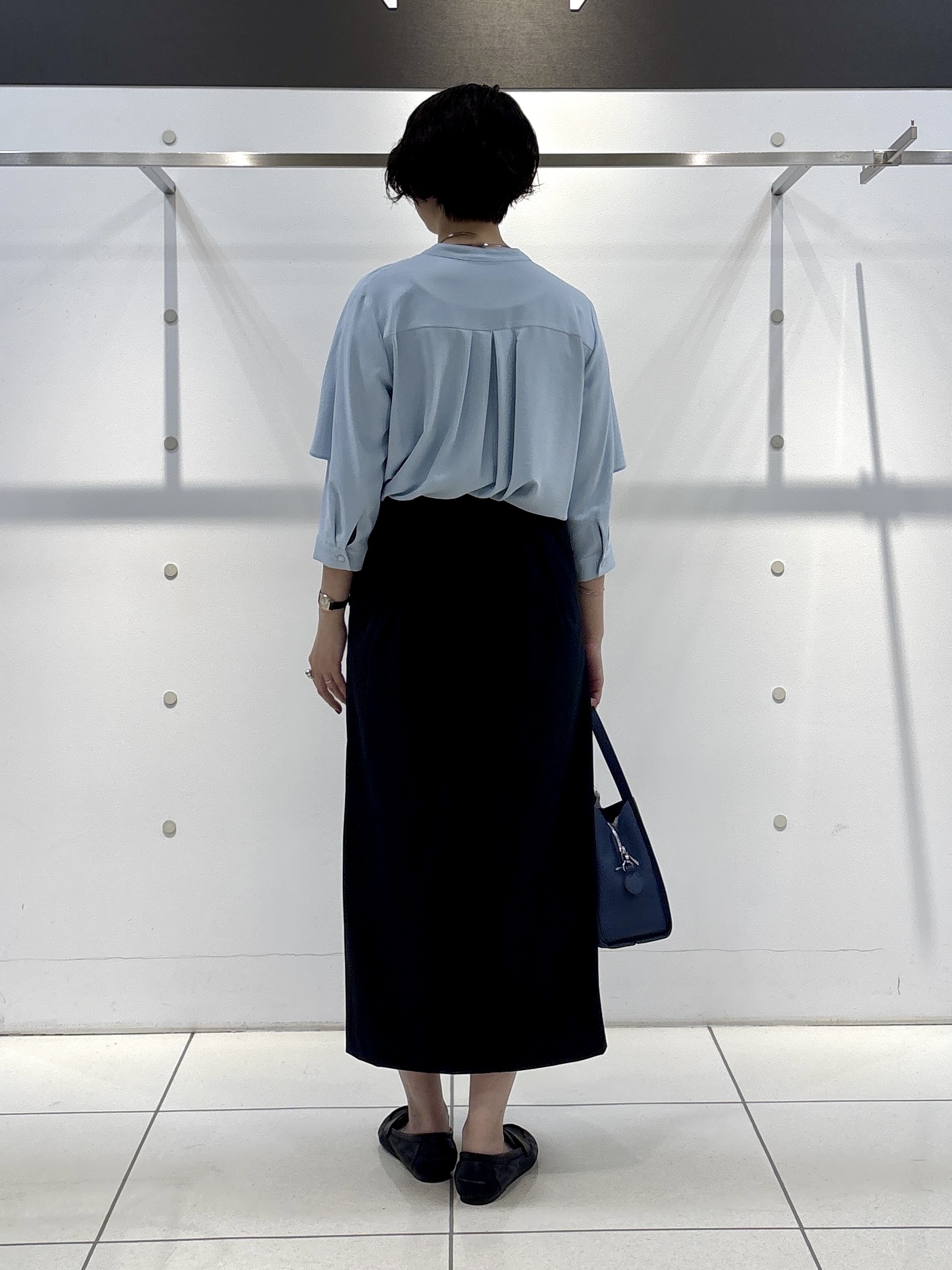 yuriさんの「INDIVI｜【接触冷感/UVケア/夏羽織り/着る日傘】ケープ風ブラウス」を使ったコーディネート