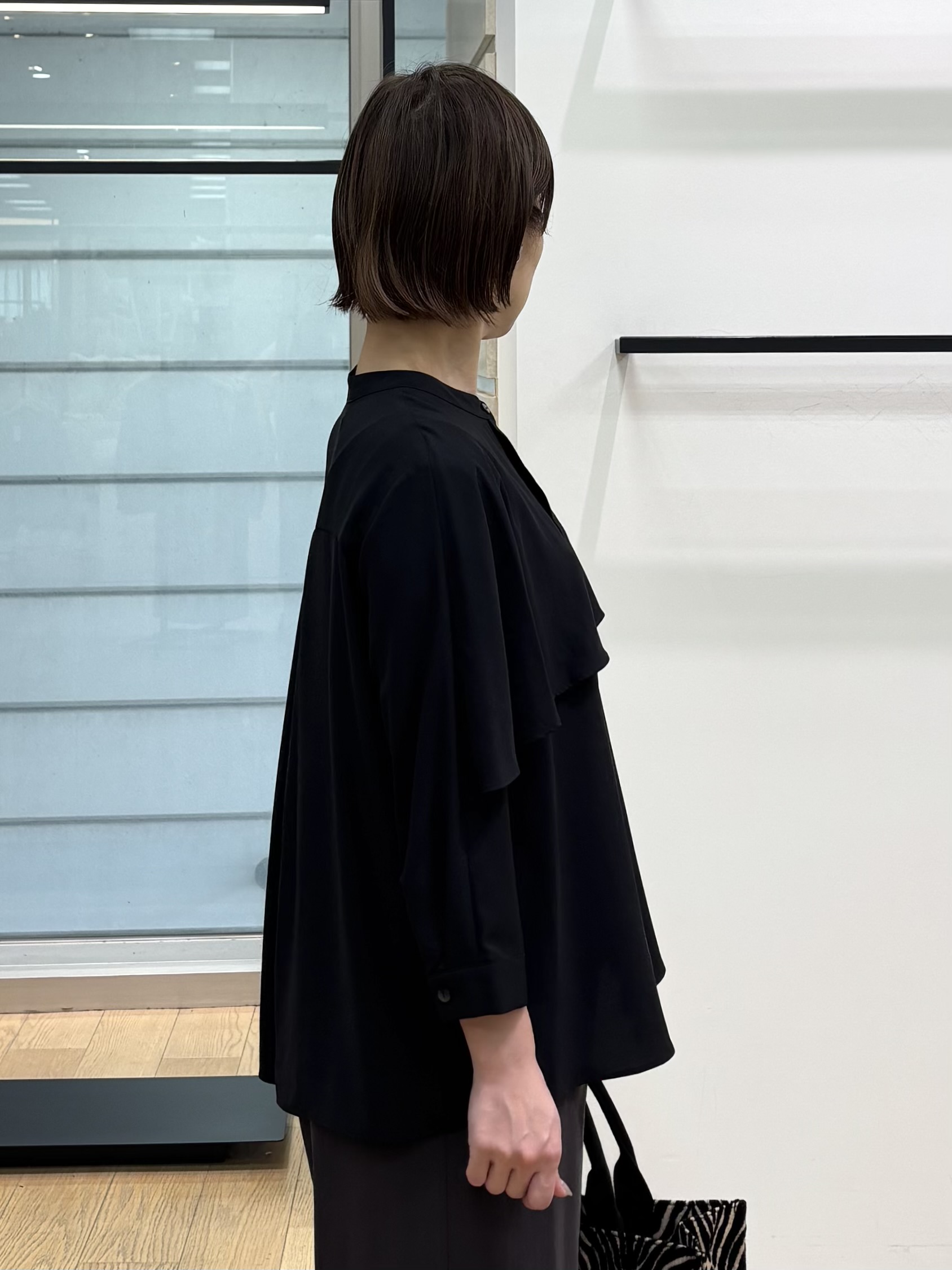 asamiさんの「INDIVI｜【接触冷感/UVケア/夏羽織り/着る日傘】ケープ風ブラウス」を使ったコーディネート