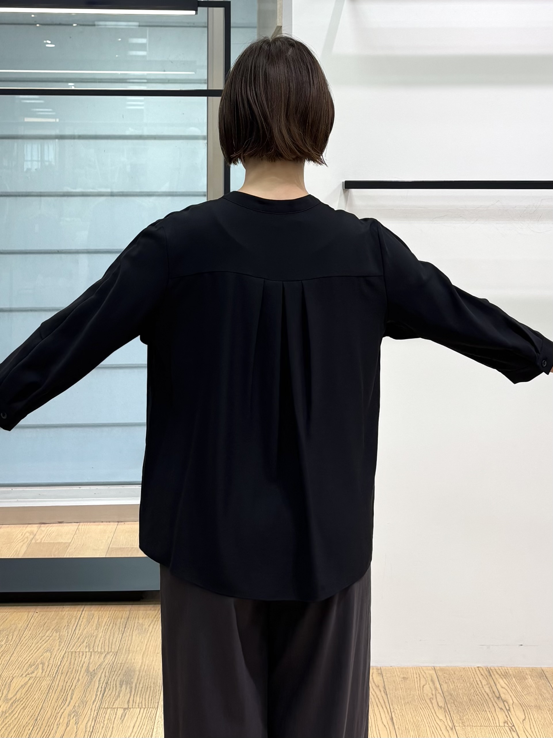 asamiさんの「INDIVI｜【接触冷感/UVケア/夏羽織り/着る日傘】ケープ風ブラウス」を使ったコーディネート
