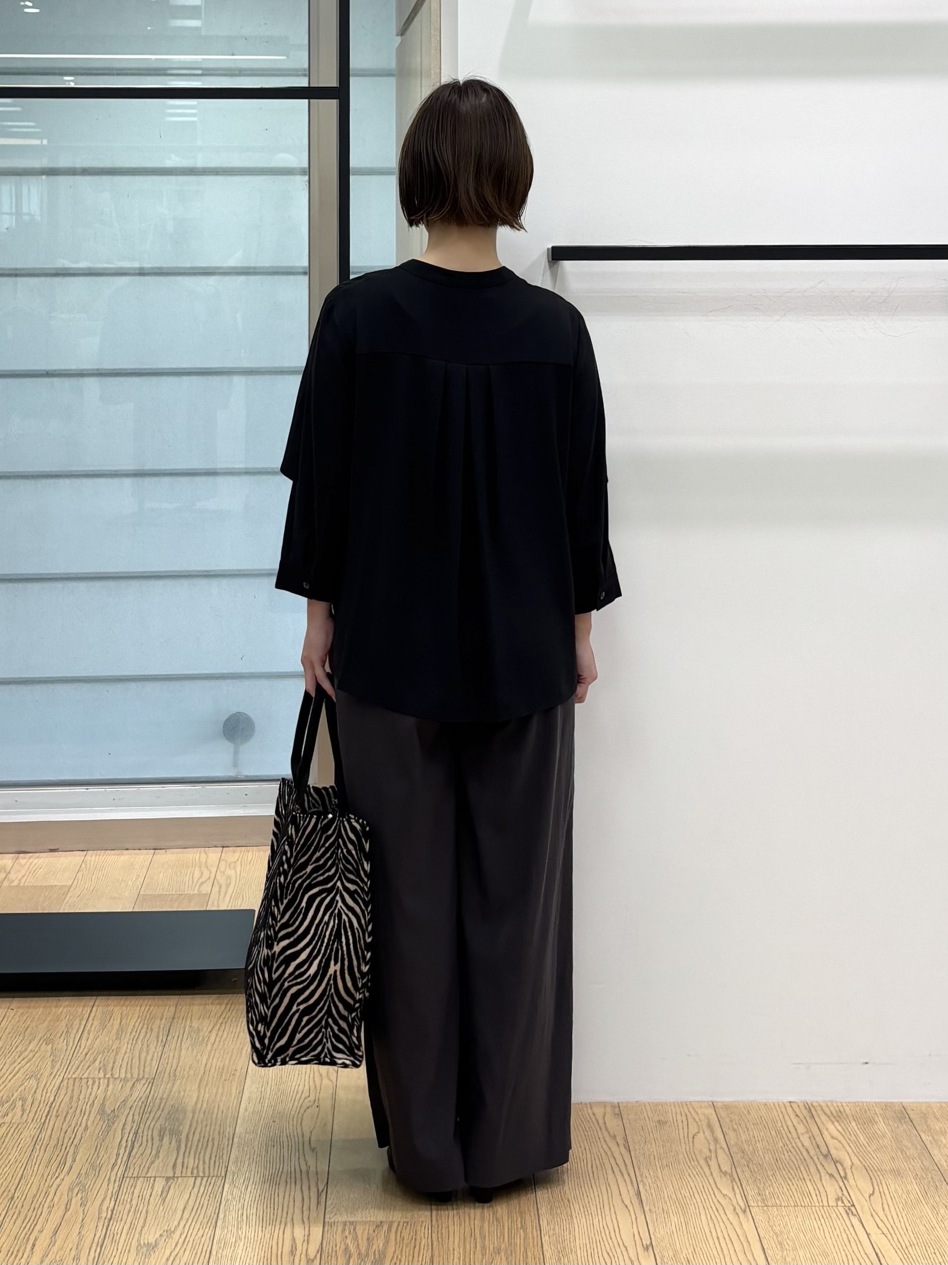 asamiさんの「INDIVI｜【接触冷感/UVケア/夏羽織り/着る日傘】ケープ風ブラウス」を使ったコーディネート