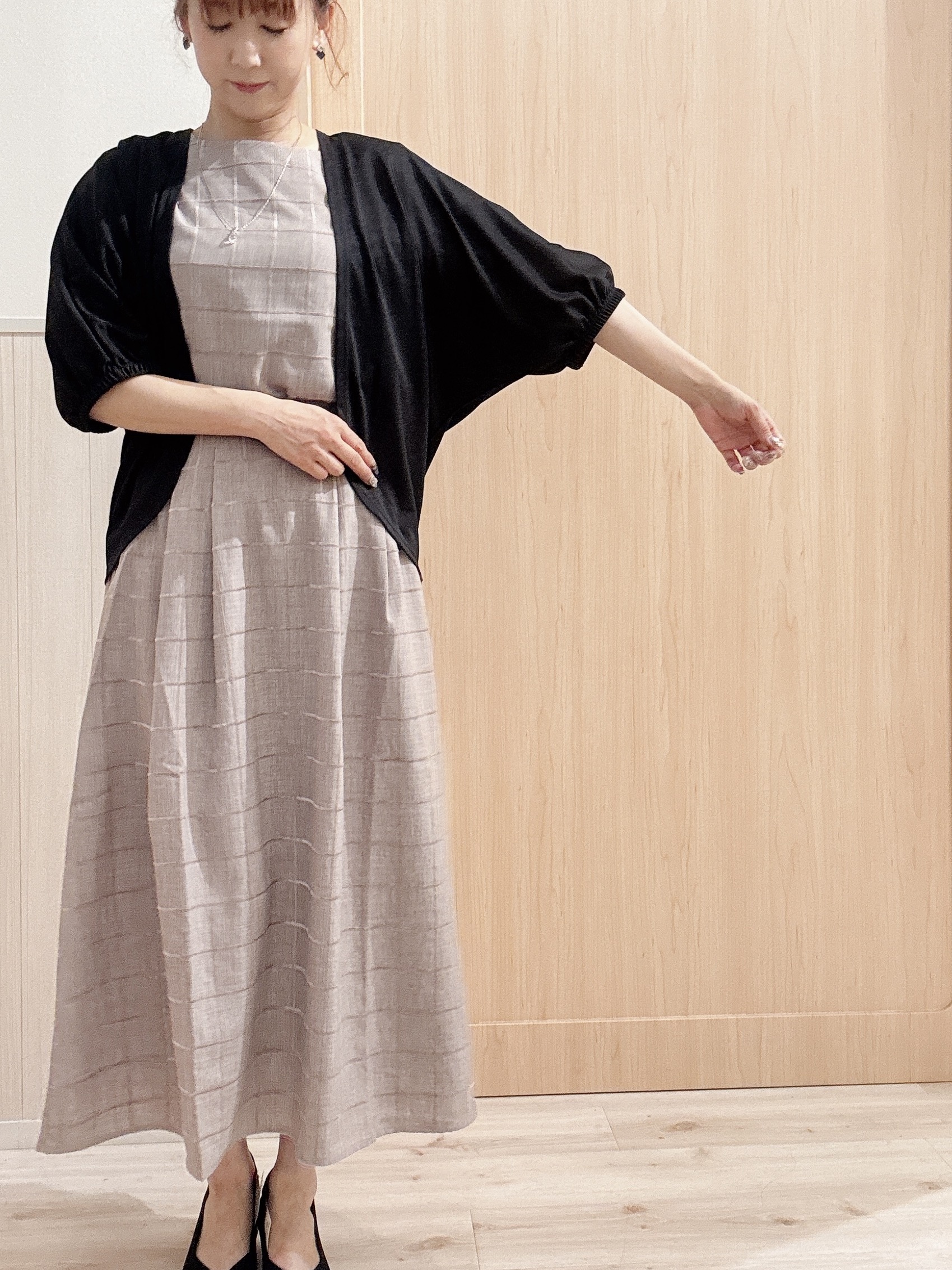 モカさんの「SHOO･LA･RUE｜【セットアップ可/S-LL】夏でも感じられる秋気分 モールチェックタックスリーブ ブラウス」を使ったコーディネート