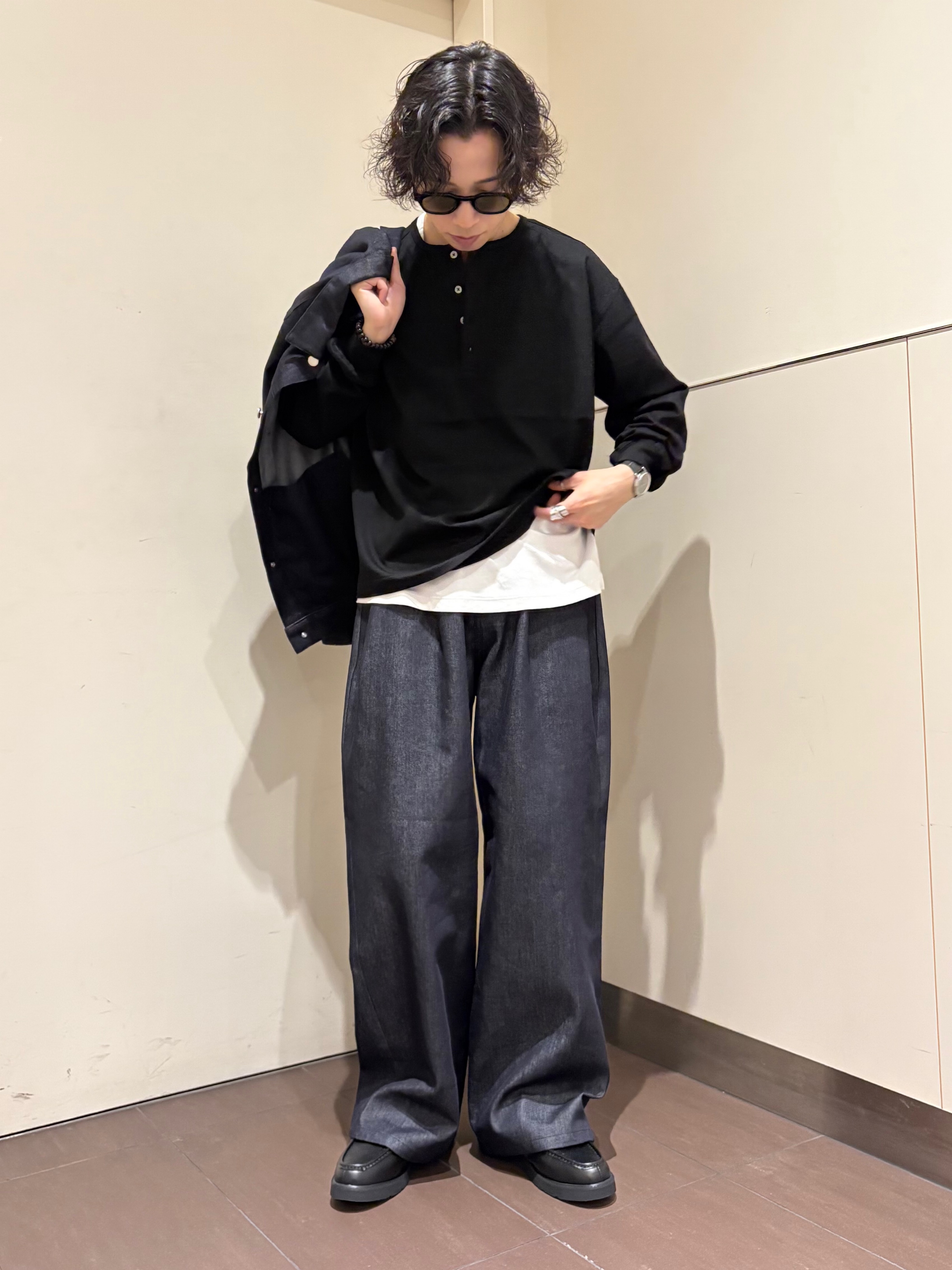 ナノシーさんの「tk.TAKEO KIKUCHI｜【色褪せしにくいデニム/セットアップ対応可】Comfy Fadeless Denim Seriesデ」を使ったコーディネート