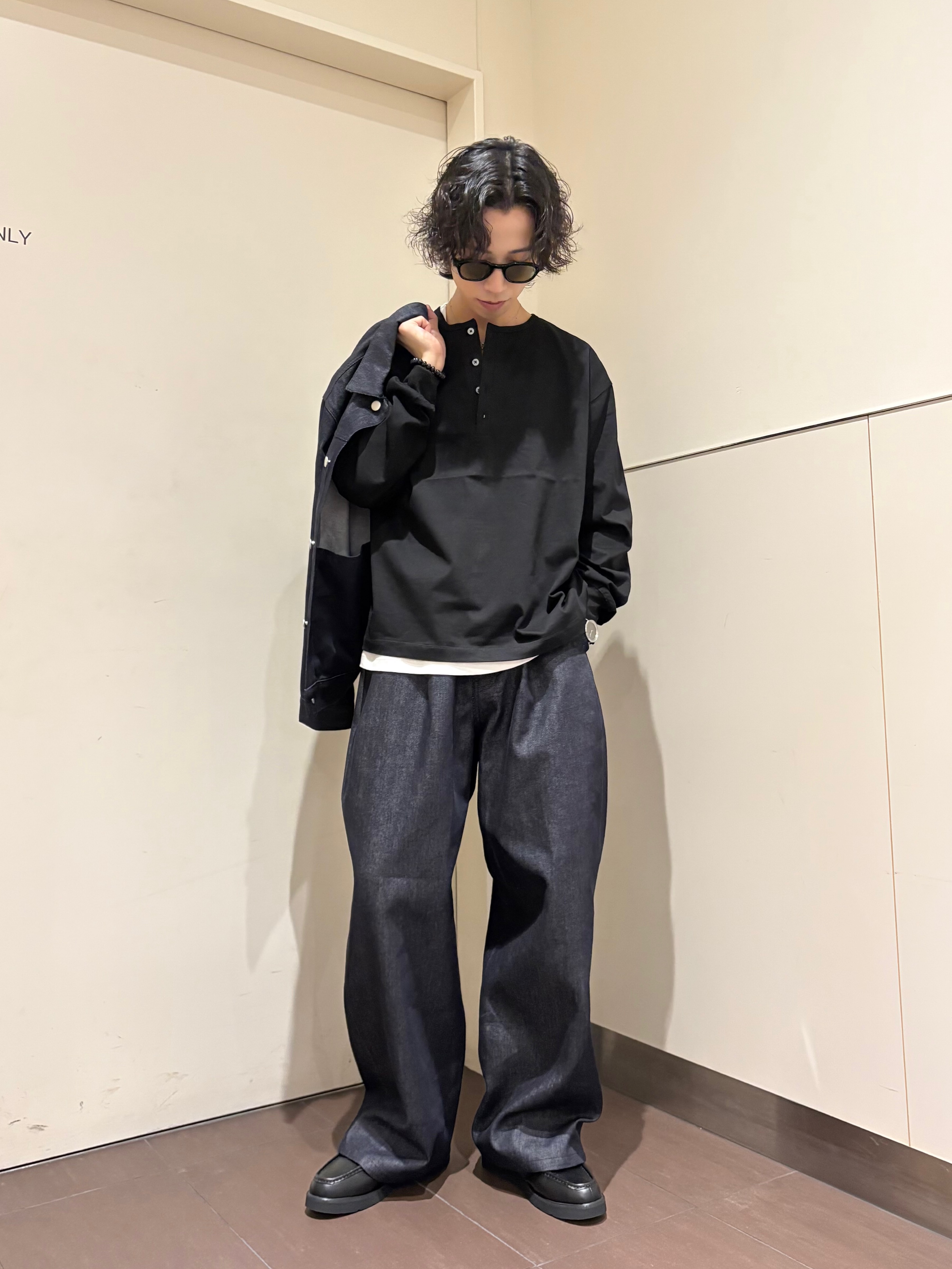 ナノシーさんの「tk.TAKEO KIKUCHI｜【色褪せしにくいデニム/セットアップ対応可】Comfy Fadeless Denim Seriesデ」を使ったコーディネート