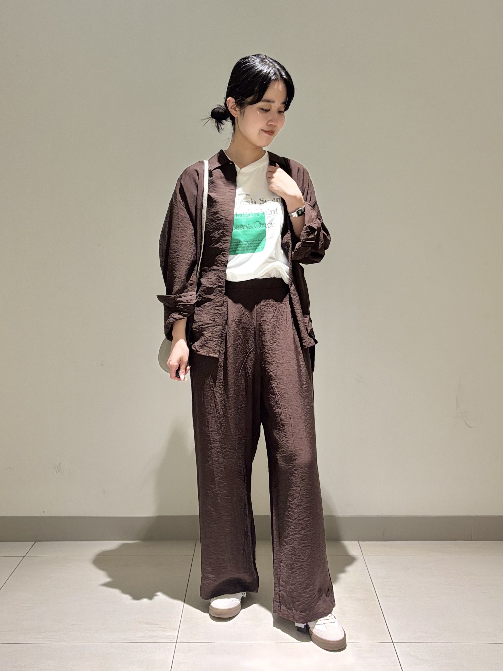 mayuさんの「Dessin｜グラフィックデザイン Tシャツ」を使ったコーディネート
