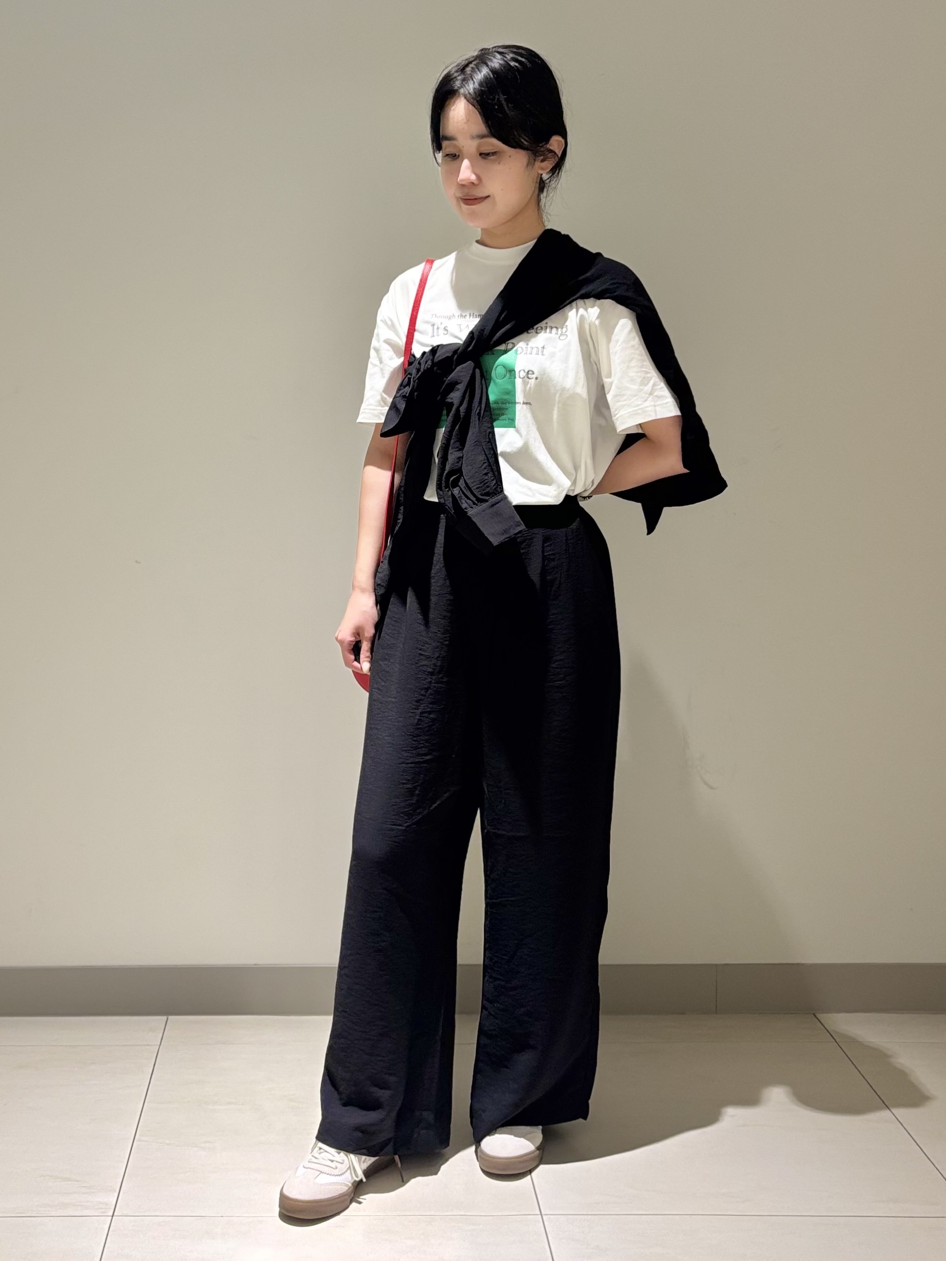 mayuさんの「Dessin｜グラフィックデザイン Tシャツ」を使ったコーディネート