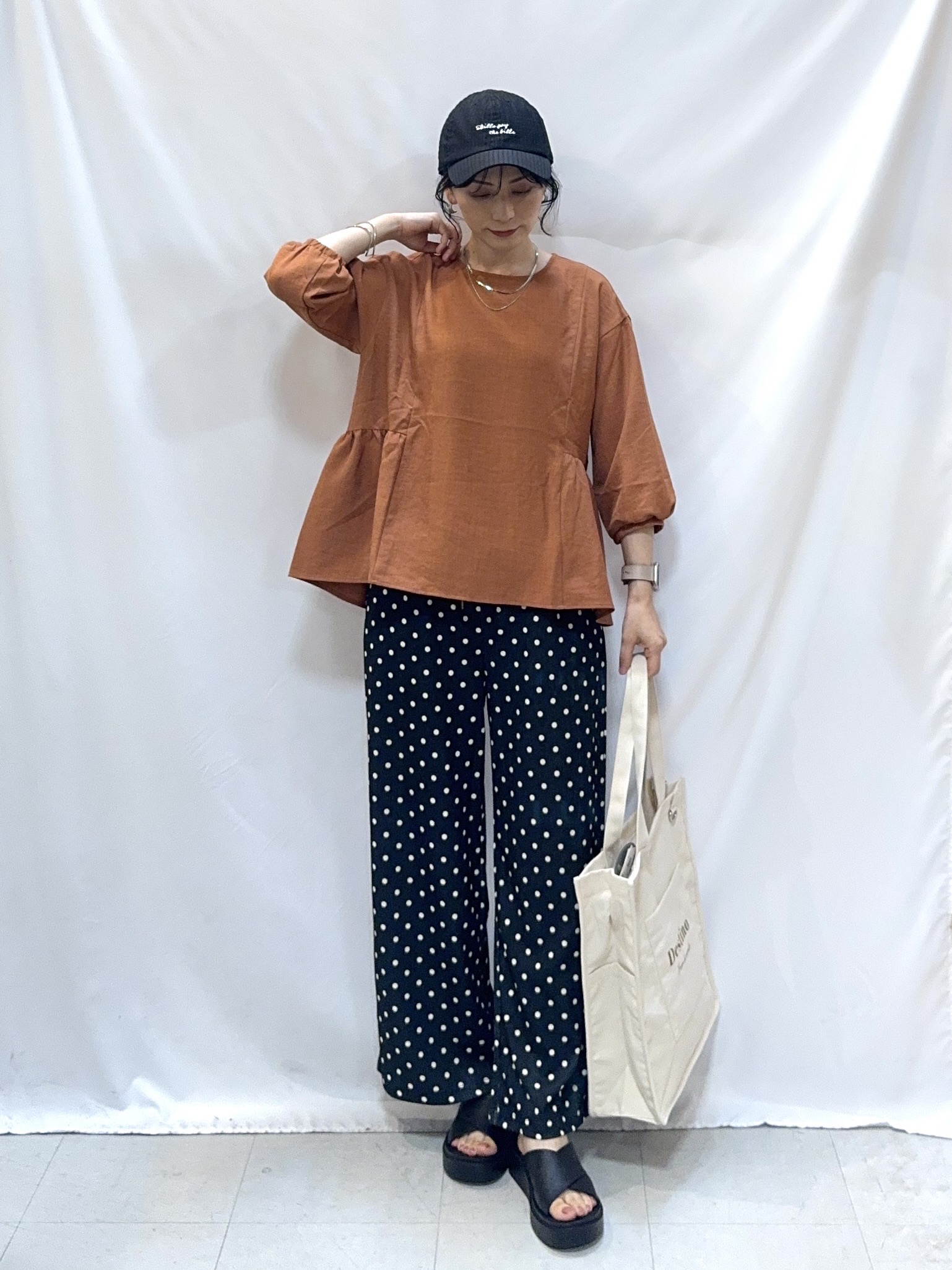 𝐇𝐢𝐫𝐨𝐦𝐢さんの「SHOO･LA･RUE｜【S-LL】この夏の主役 脚をきれいに魅せる イージーワイドパンツ」を使ったコーディネート