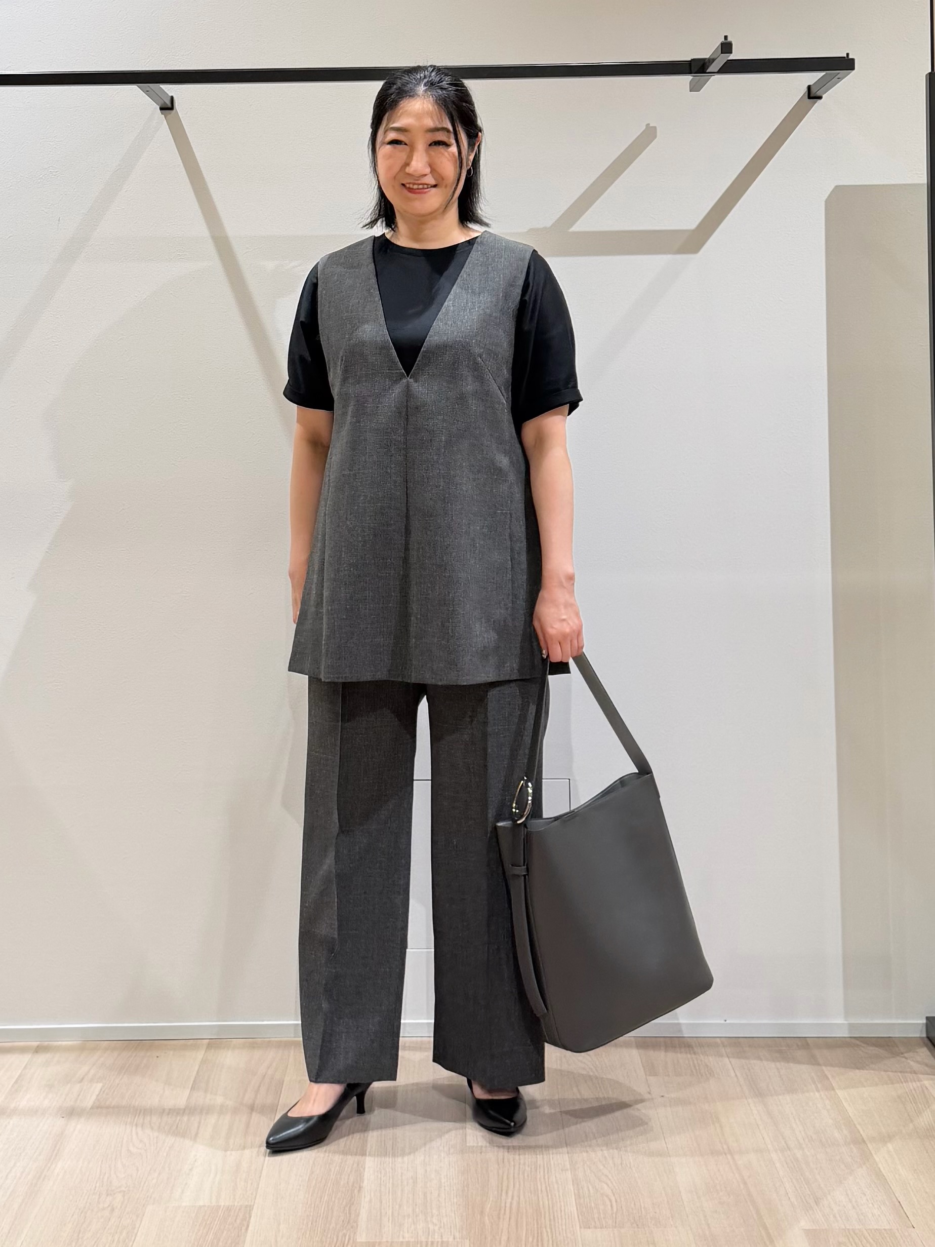 TOMOMIさんの「UNTITLED｜【UVケア／接触冷感】リネン風チュニックベスト」を使ったコーディネート