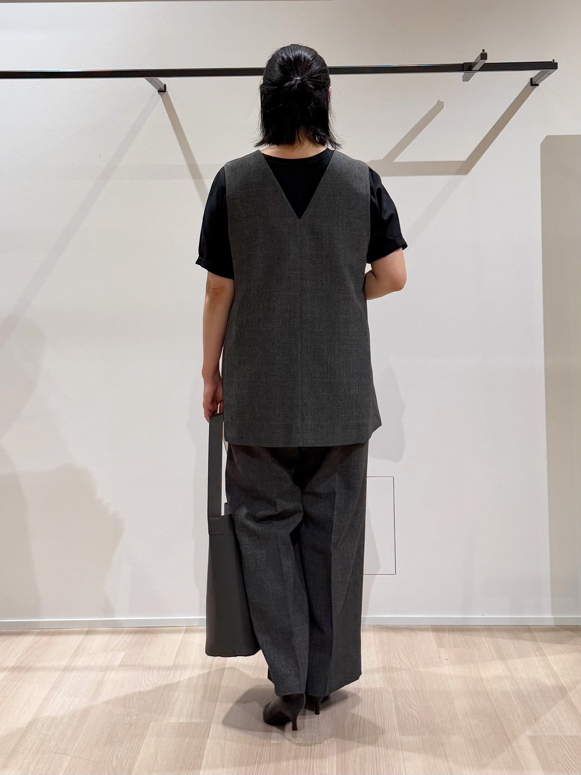 TOMOMIさんの「UNTITLED｜【UVケア／接触冷感】リネン風チュニックベスト」を使ったコーディネート