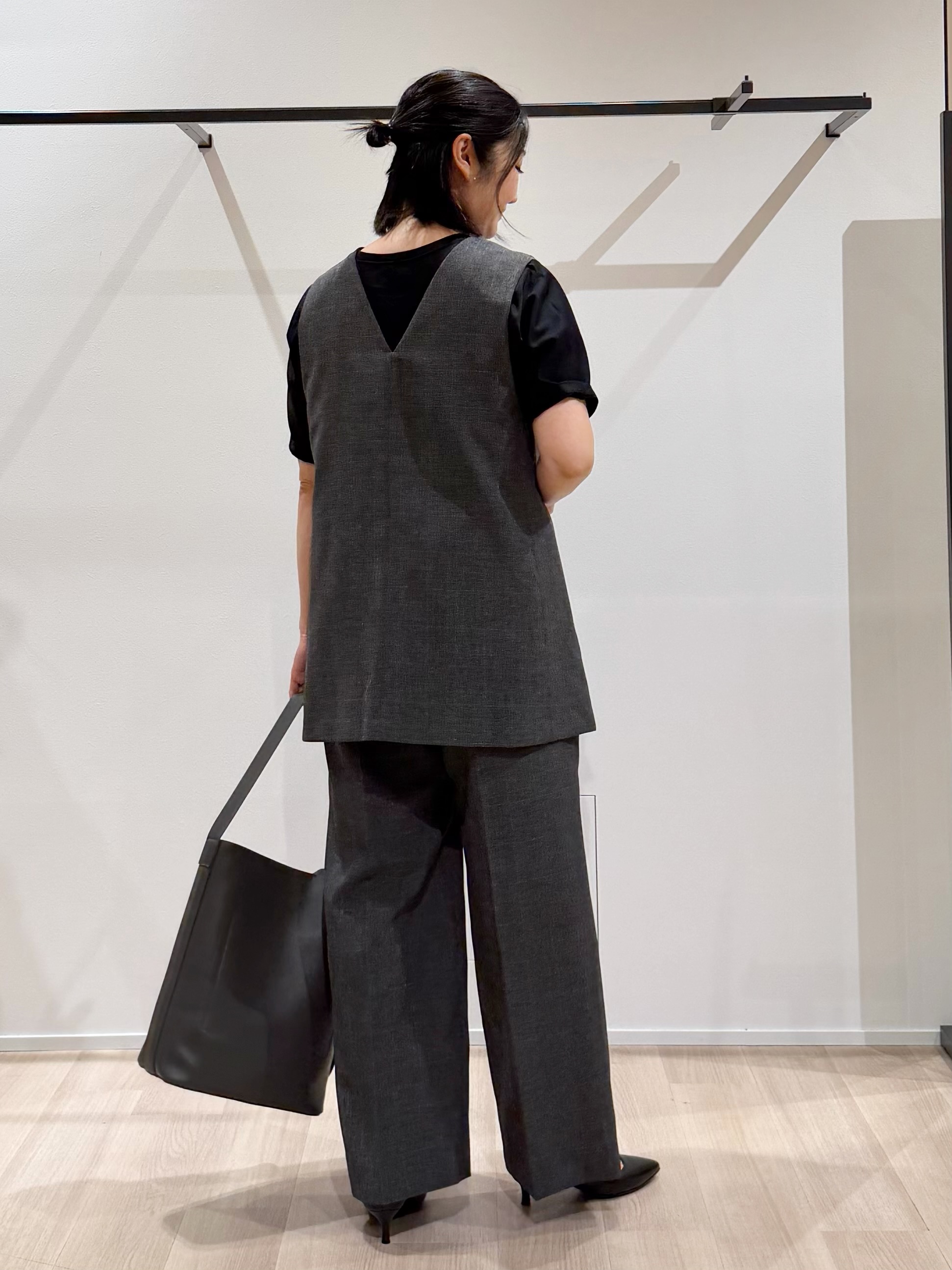 TOMOMIさんの「UNTITLED｜【UVケア／接触冷感】リネン風チュニックベスト」を使ったコーディネート