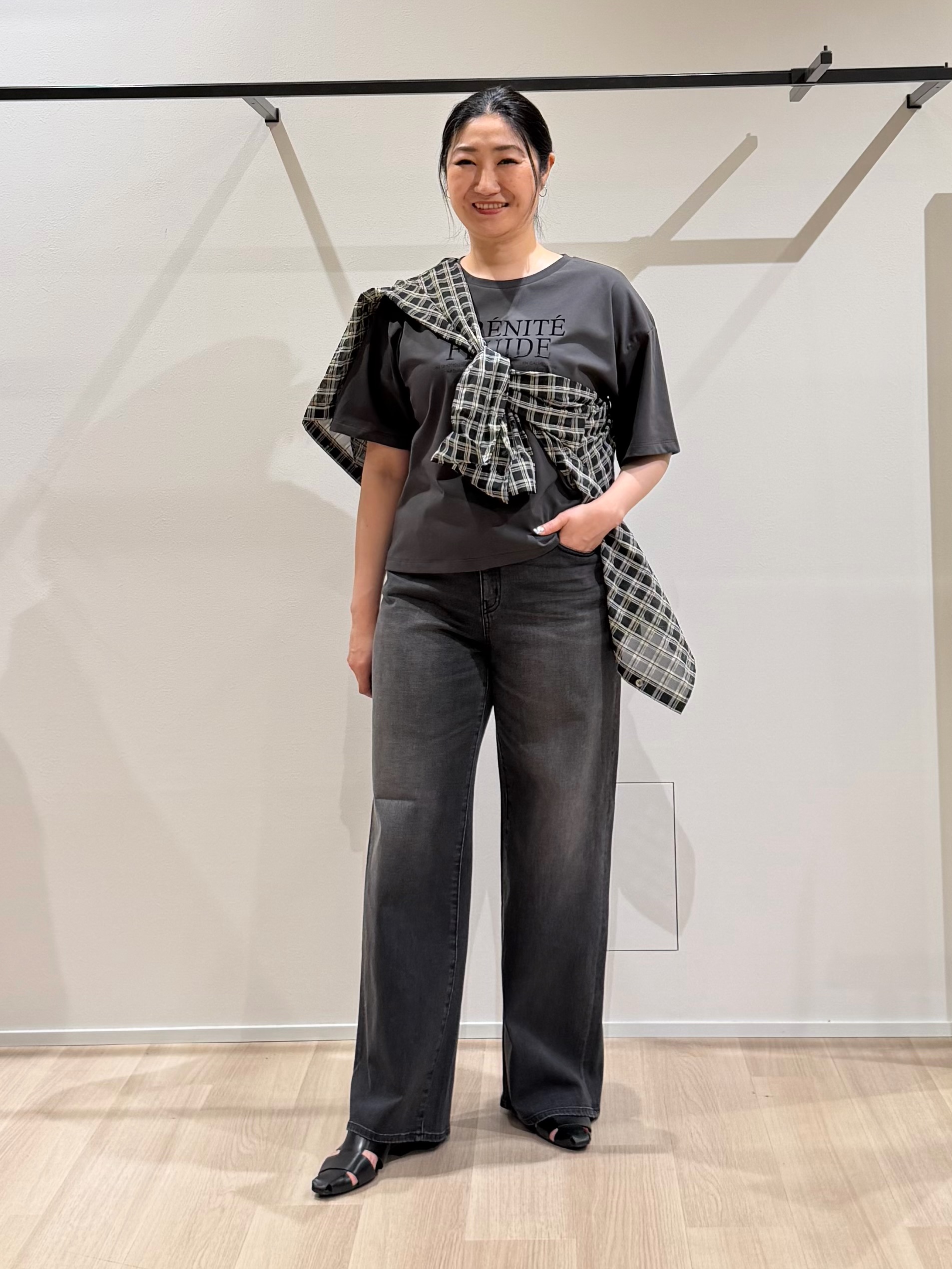 TOMOMIさんの「UNTITLED｜ベロアプリントロゴT」を使ったコーディネート