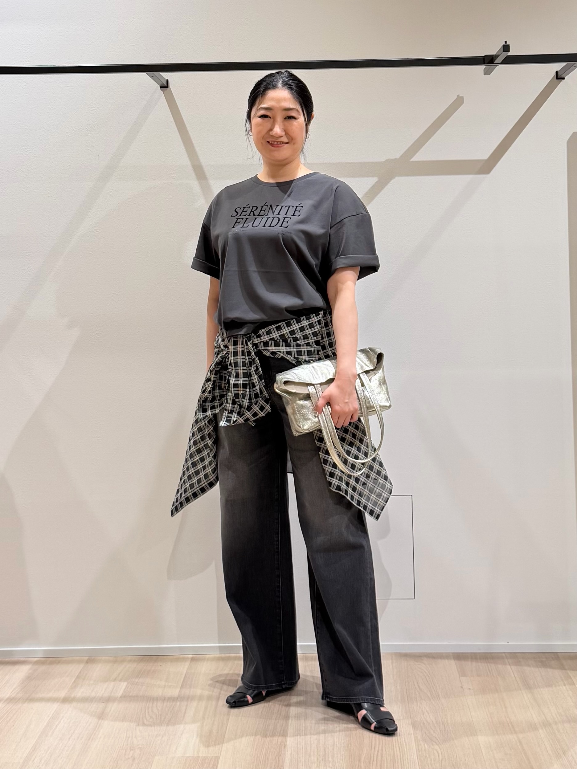TOMOMIさんの「UNTITLED｜ベロアプリントロゴT」を使ったコーディネート