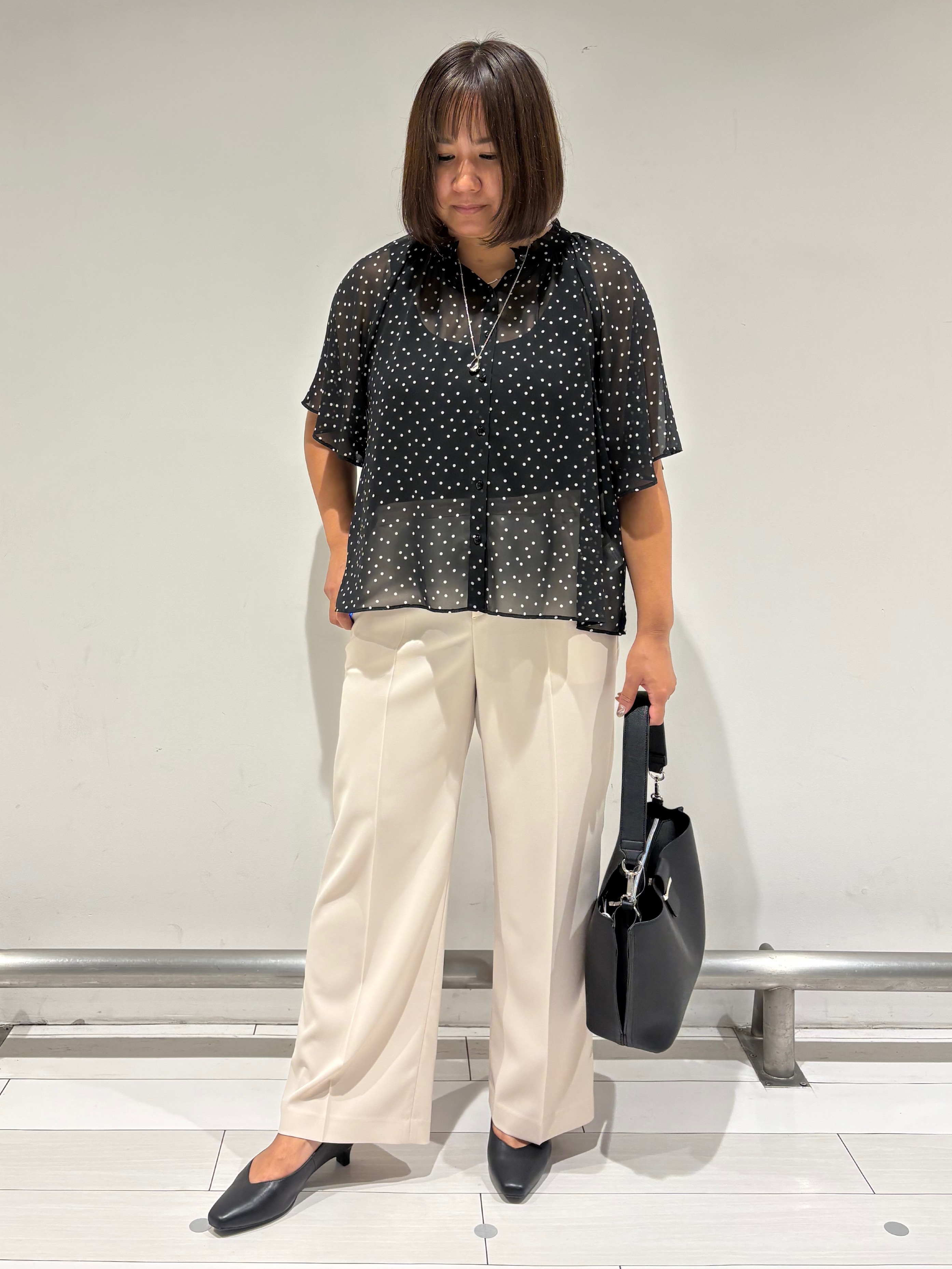 SAEさんの「Reflect｜【セットアップ／手洗い可】ドット柄シアーブラウス」を使ったコーディネート