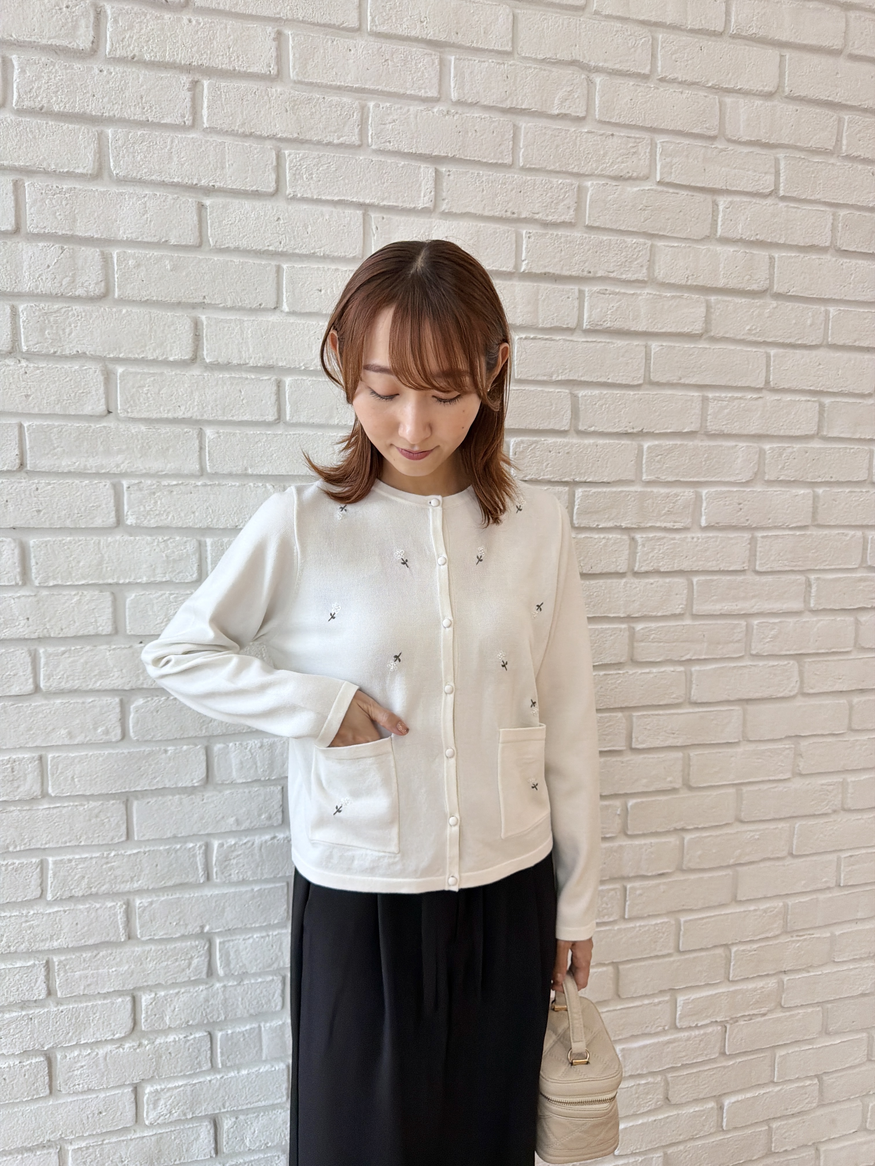 みぃさんの「Couture brooch｜【接触冷感・UVカット・チャーム付】とろみリネンライクパンツ」を使ったコーディネート
