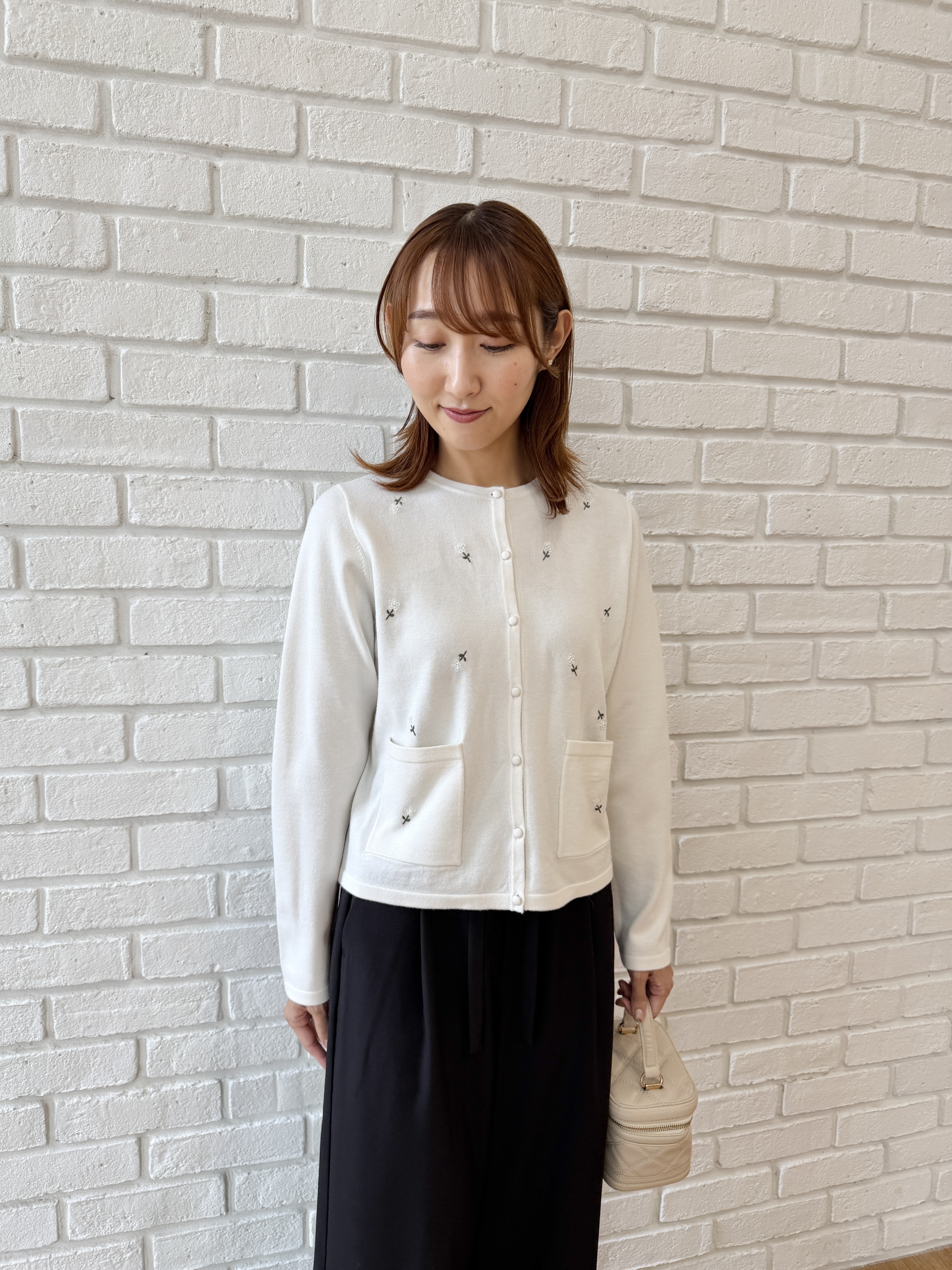 みぃさんの「Couture brooch｜【接触冷感・UVカット・チャーム付】とろみリネンライクパンツ」を使ったコーディネート