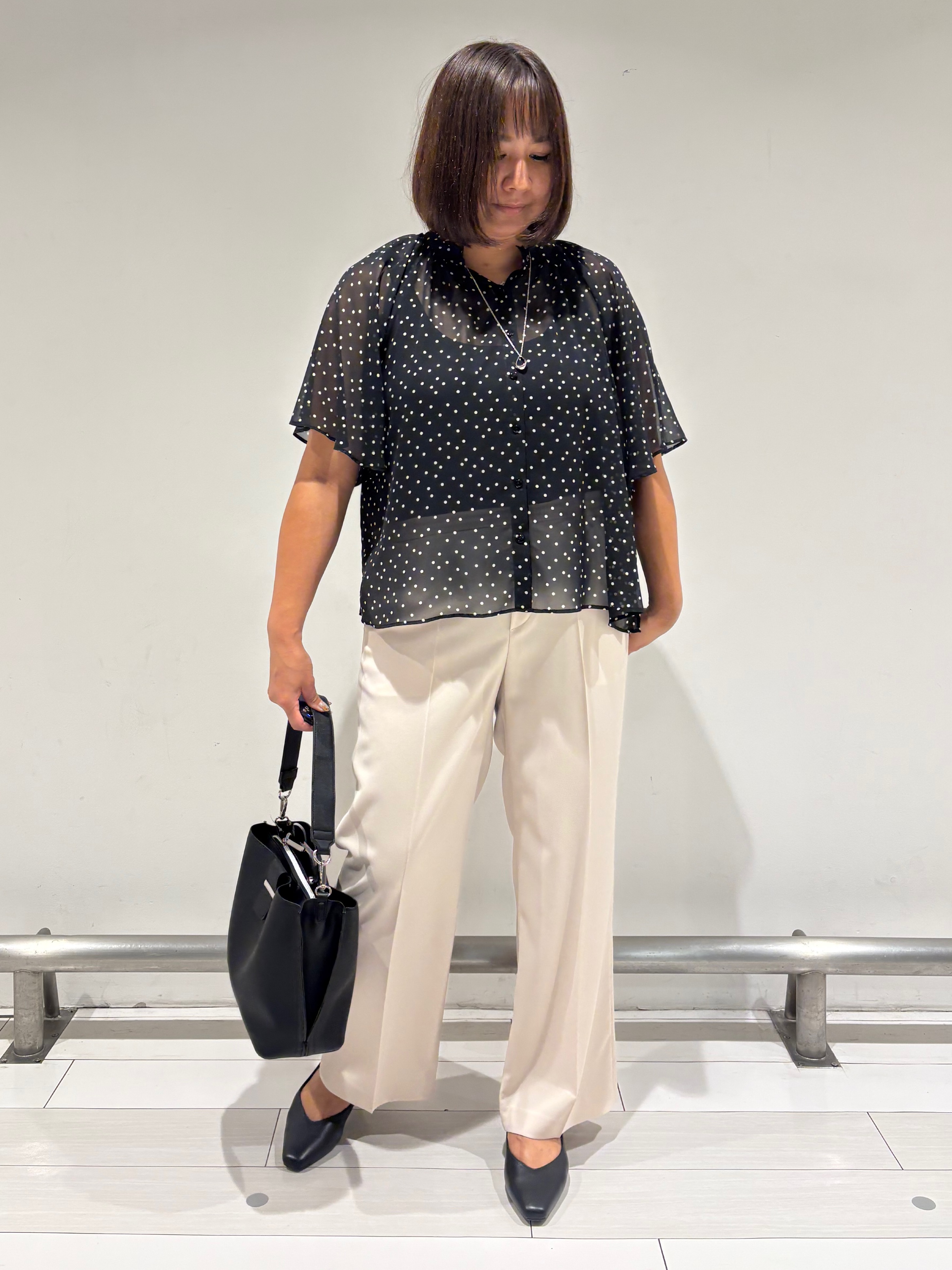SAEさんの「Reflect｜【セットアップ／手洗い可】ドット柄シアーブラウス」を使ったコーディネート