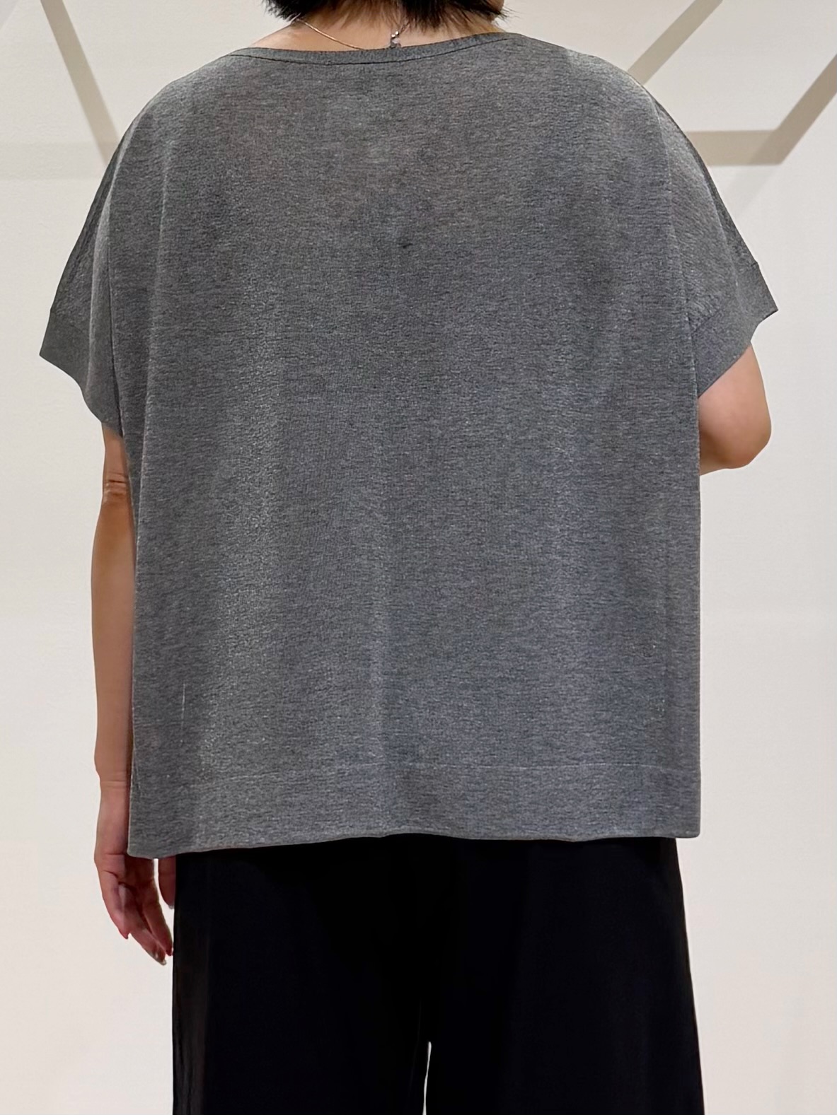 TOMOMIさんの「UNTITLED｜【アンサンブル可/品のある透け感】Tシャツ風ニットトップス」を使ったコーディネート