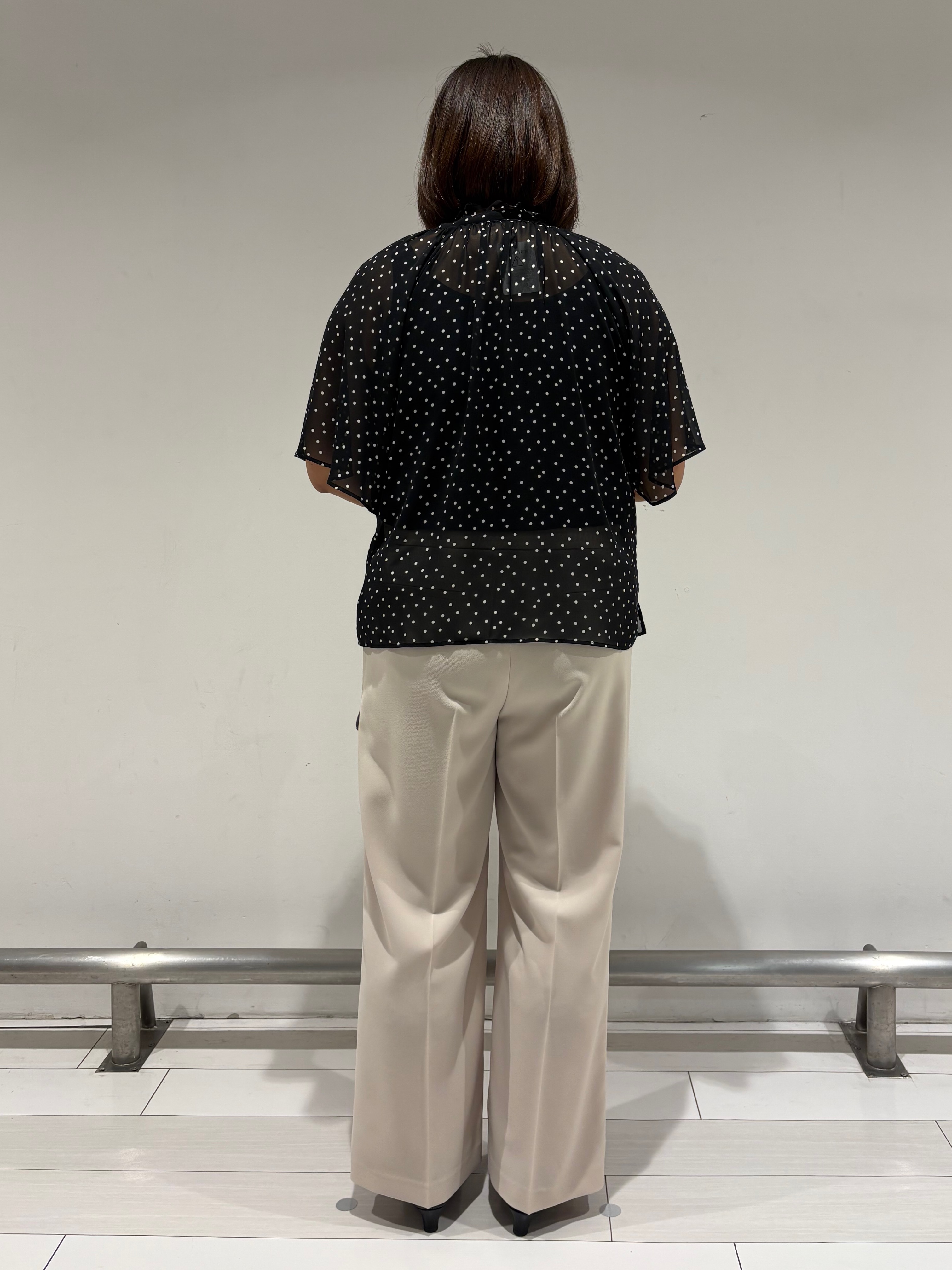 SAEさんの「Reflect｜【セットアップ／手洗い可】ドット柄シアーブラウス」を使ったコーディネート