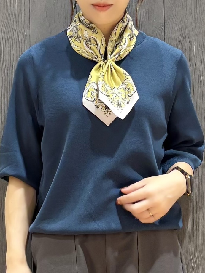 meiさんの「SHOO･LA･RUE｜【ガンガン洗える/ひんやり/UV/毛玉になりにくい】二の腕見せない 5分袖ニット」を使ったコーディネート