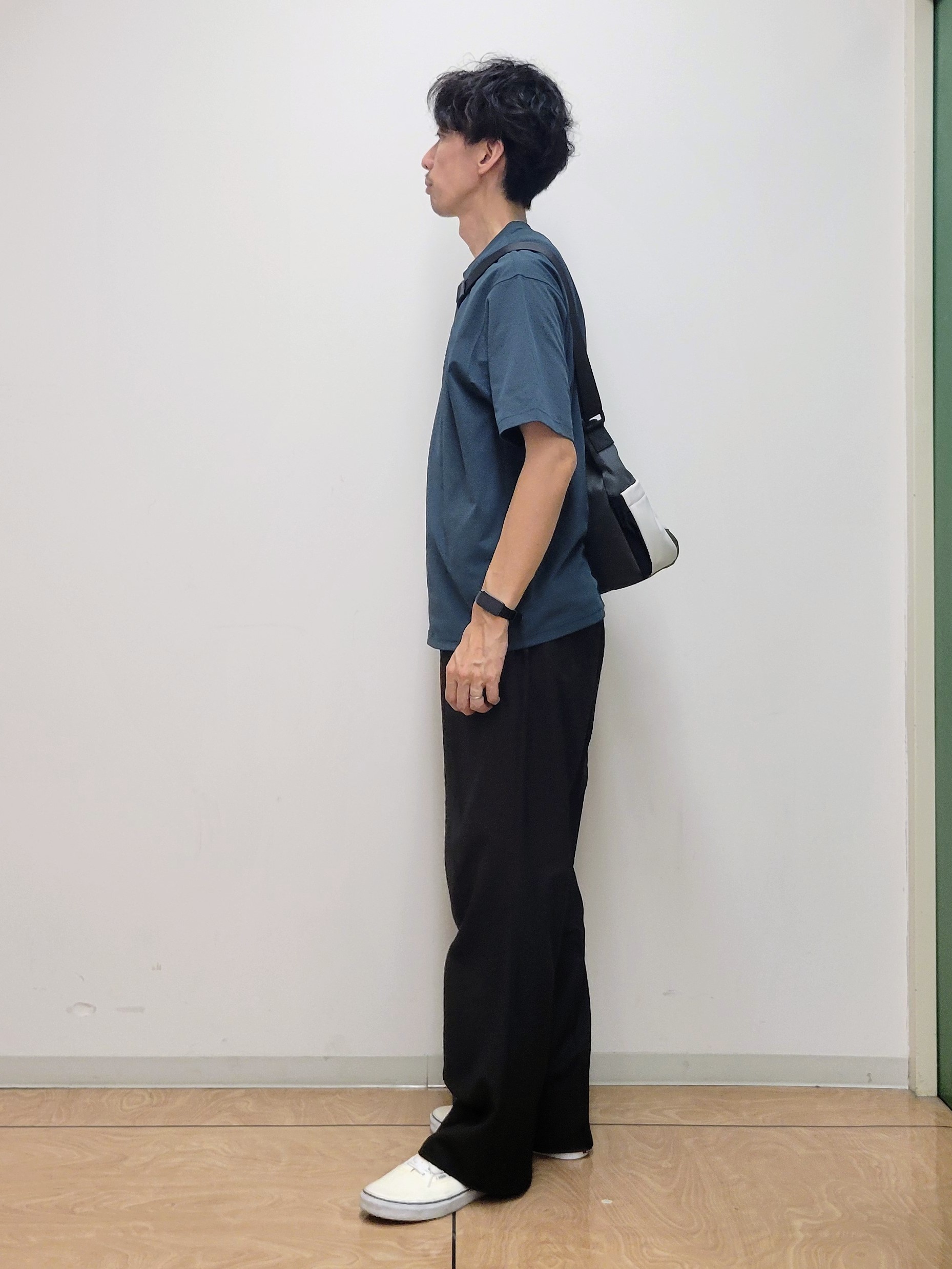 piroyaさんの「TAKEO KIKUCHI｜【汗染み軽減/接触冷感】フェイクレイヤード ワンポイント刺繍Ｔシャツ」を使ったコーディネート