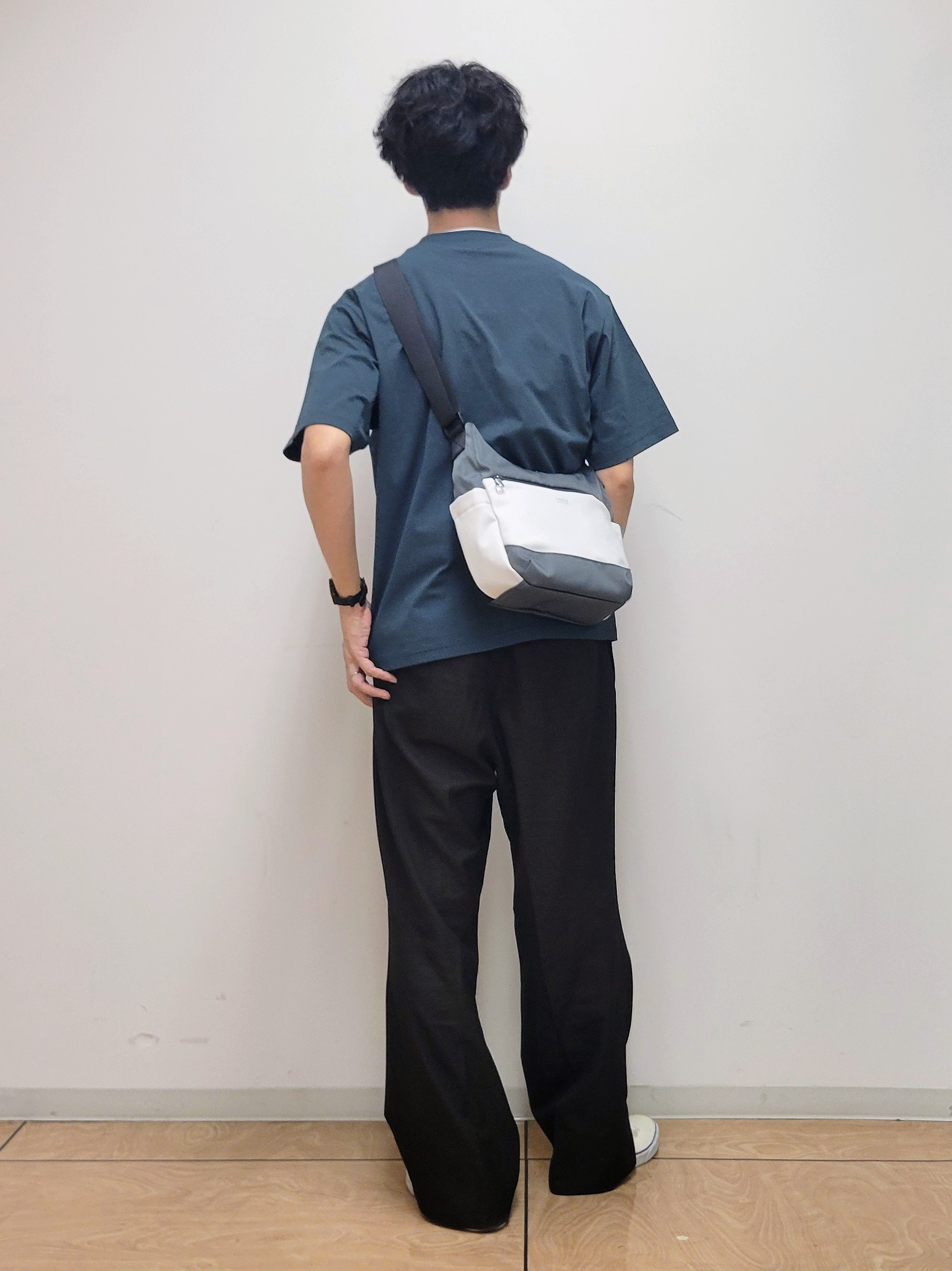 piroyaさんの「TAKEO KIKUCHI｜【汗染み軽減/接触冷感】フェイクレイヤード ワンポイント刺繍Ｔシャツ」を使ったコーディネート