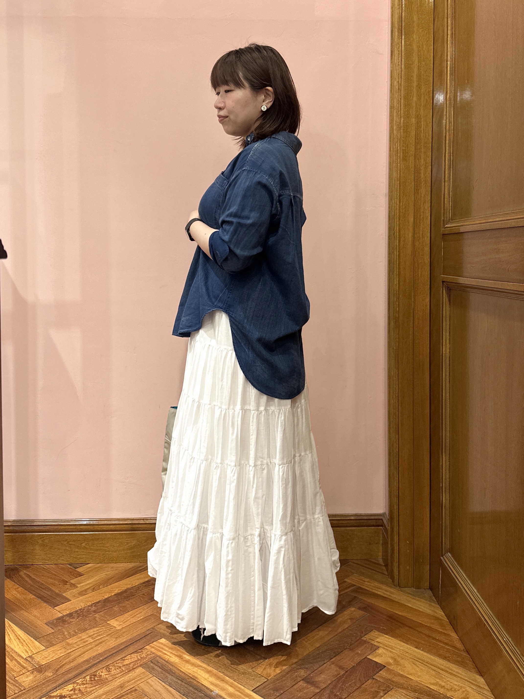 komatsuさんの「DRESSTERIOR｜【涼しく着映え】シアーデニムシャツ」を使ったコーディネート