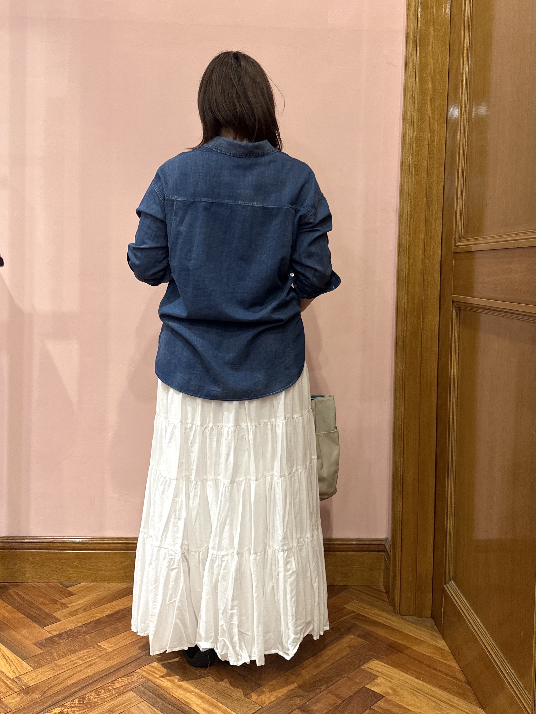 komatsuさんの「DRESSTERIOR｜【涼しく着映え】シアーデニムシャツ」を使ったコーディネート