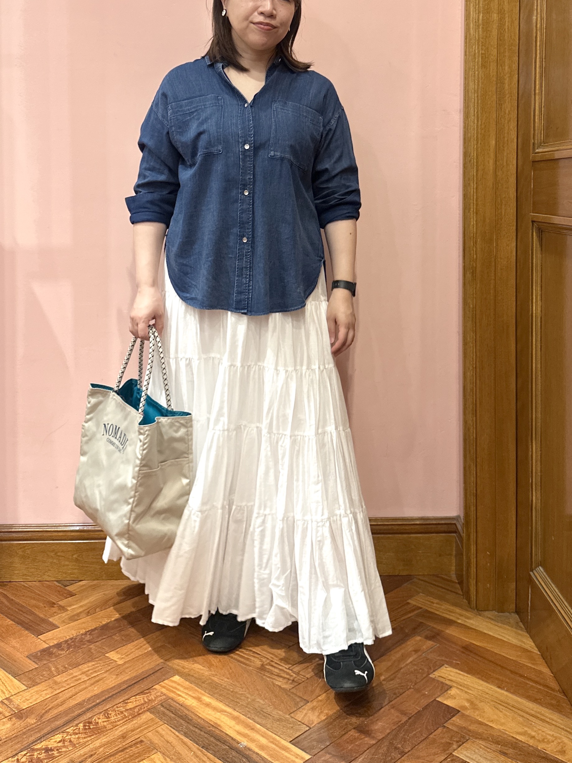 komatsuさんの「DRESSTERIOR｜【涼しく着映え】シアーデニムシャツ」を使ったコーディネート