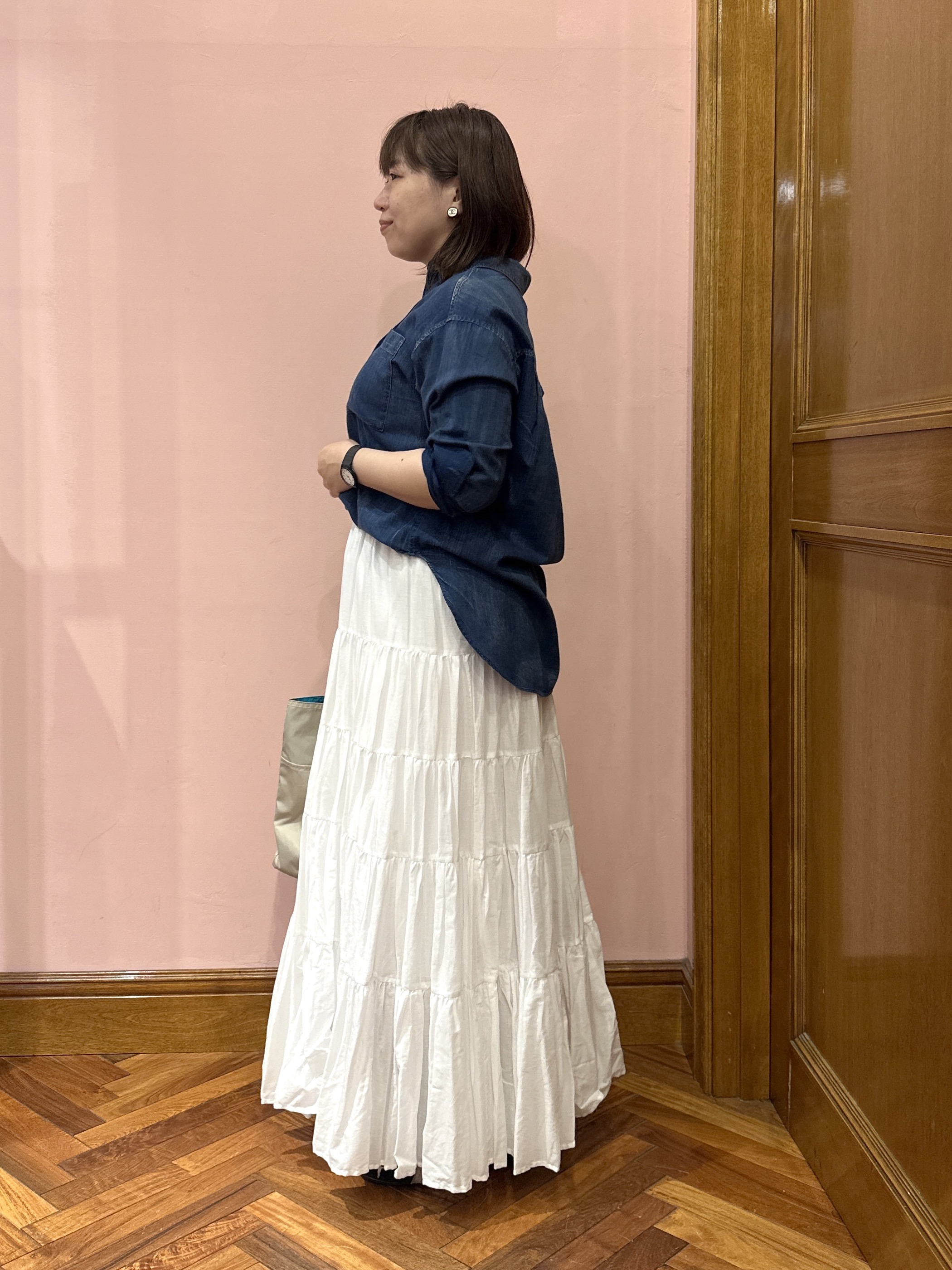 komatsuさんの「DRESSTERIOR｜【涼しく着映え】シアーデニムシャツ」を使ったコーディネート