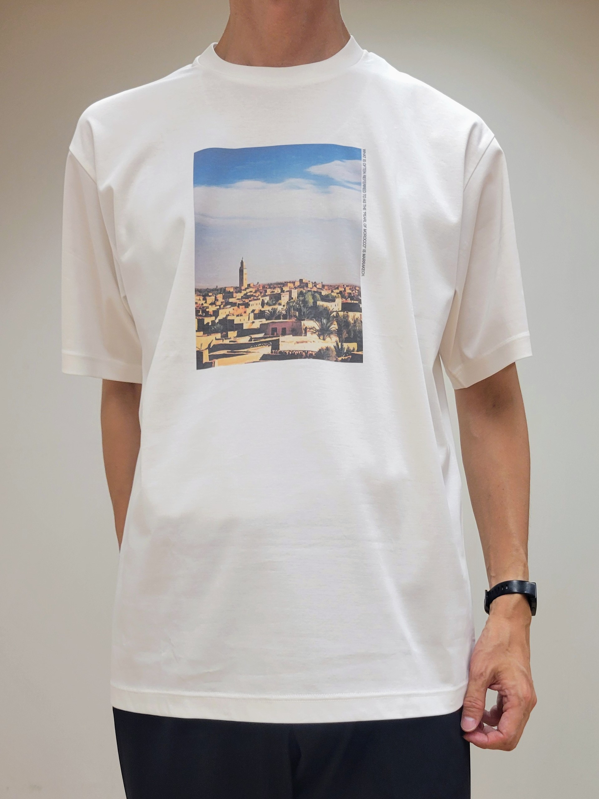 piroyaさんの「TAKEO KIKUCHI｜マラケシュ フォト Tシャツ」を使ったコーディネート