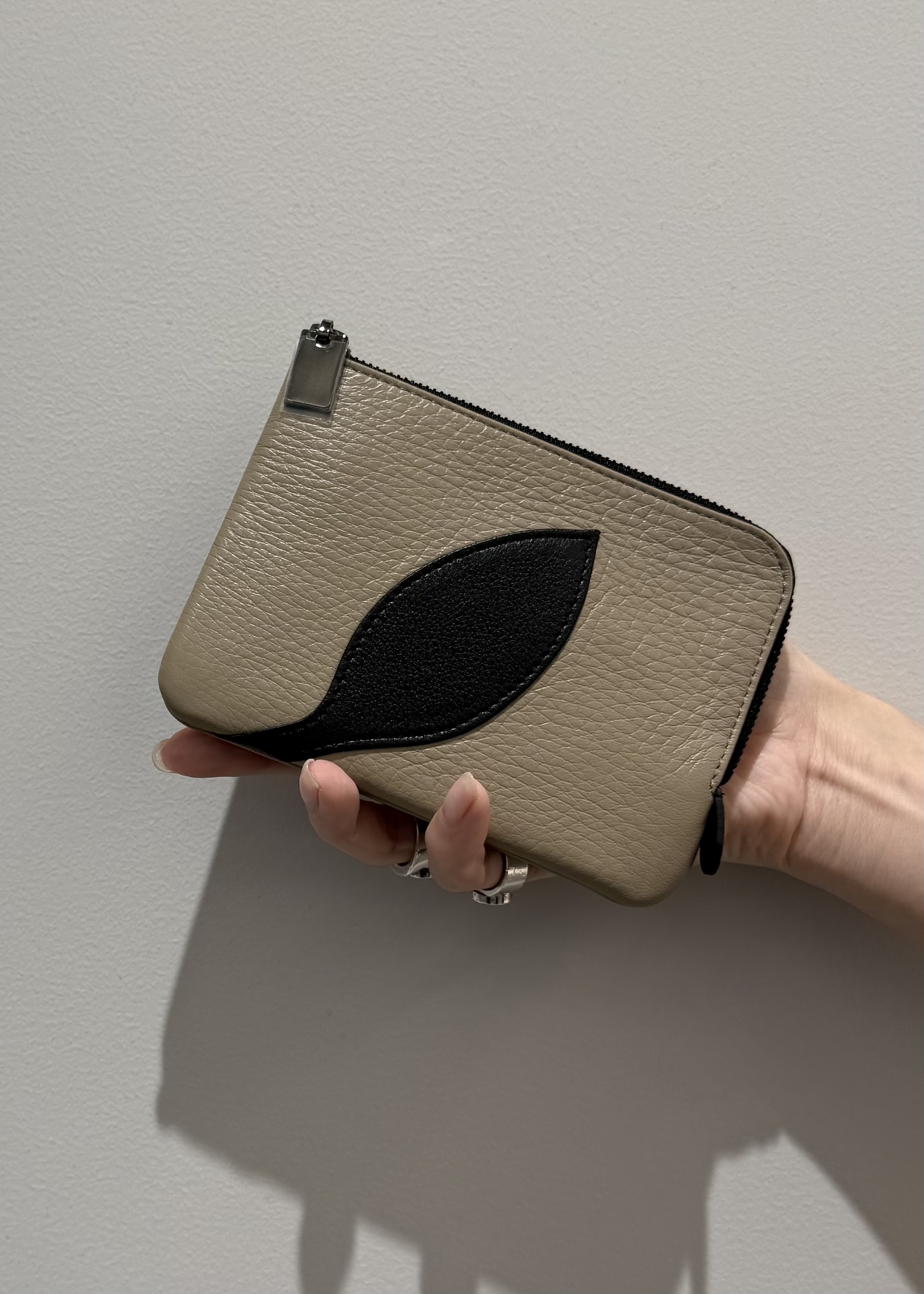 Kさんの「HIROKO HAYASHI｜SONATA（ソナタ）薄型二つ折り財布」を使ったコーディネート