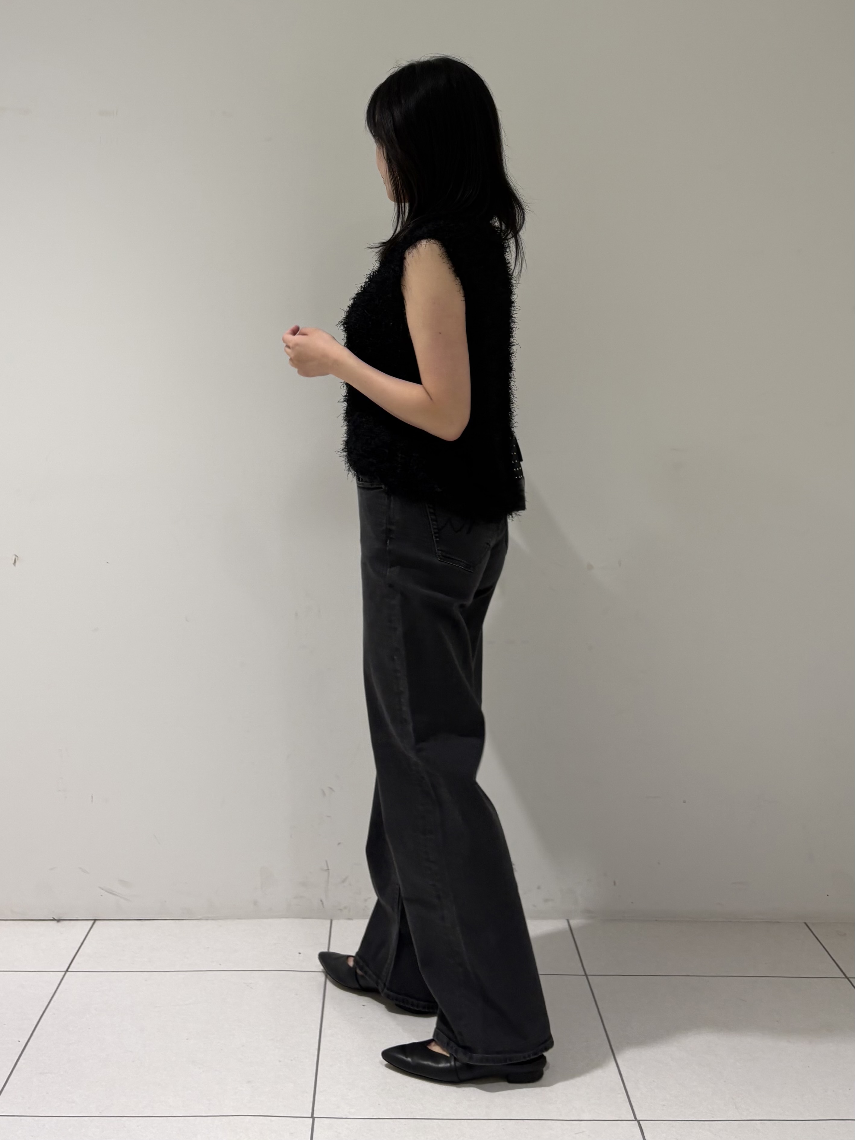 momokoさんの「INDIVI｜【洗える】ファンシーヤーンVネックニットベスト」を使ったコーディネート