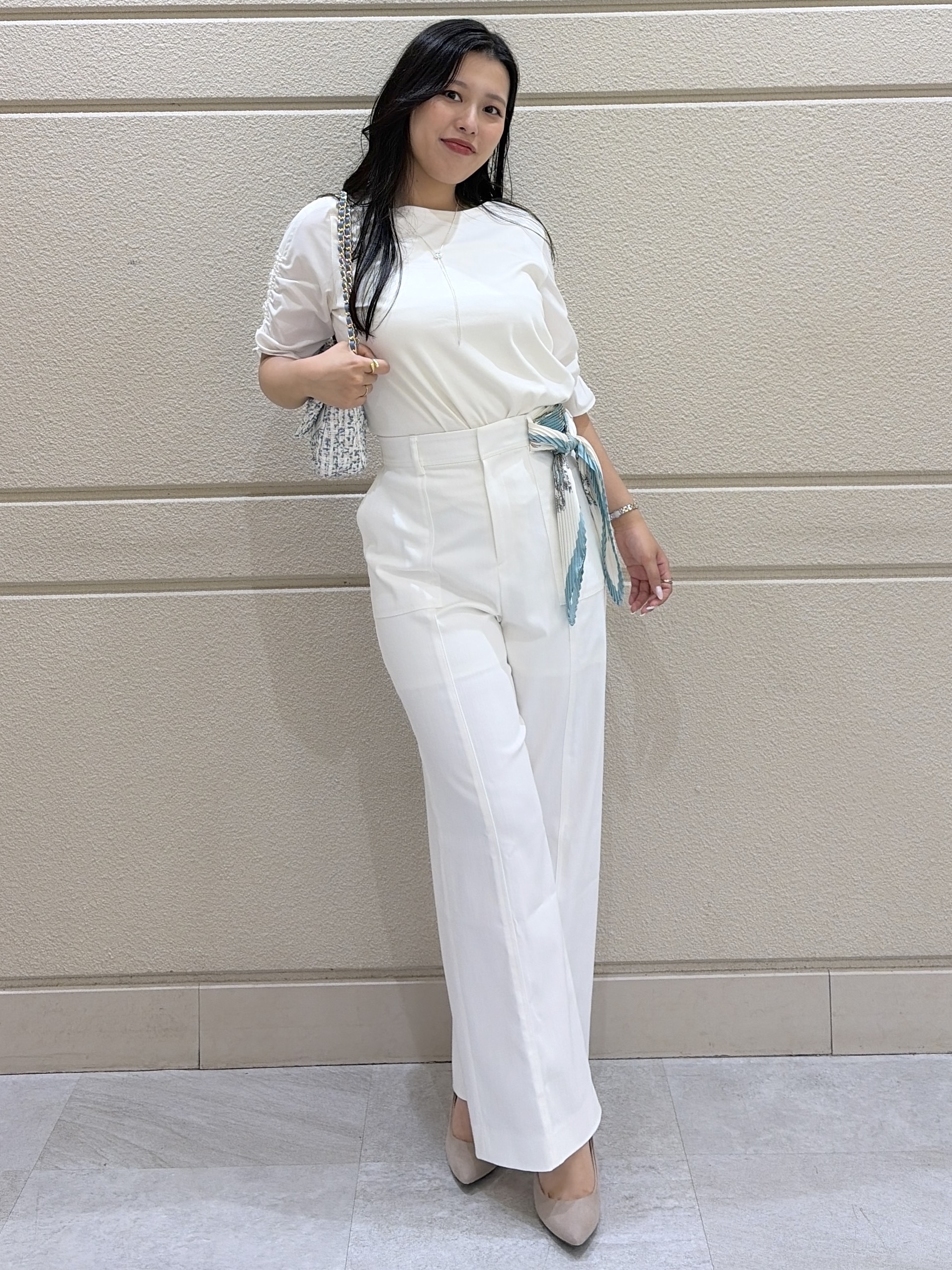 Momokaさんの「COUP DE CHANCE｜【手洗い可／日本製】袖ギャザーカットソー」を使ったコーディネート