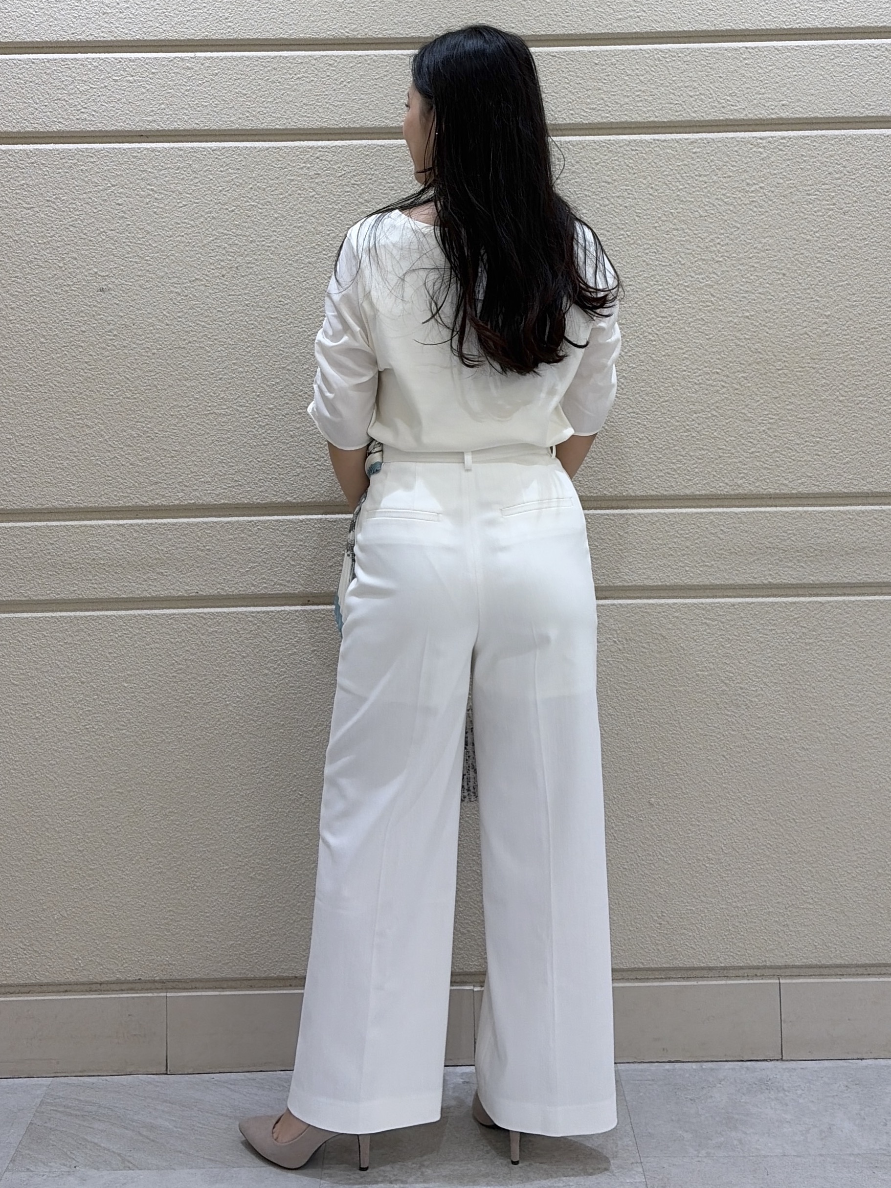 Momokaさんの「COUP DE CHANCE｜【手洗い可／日本製】袖ギャザーカットソー」を使ったコーディネート
