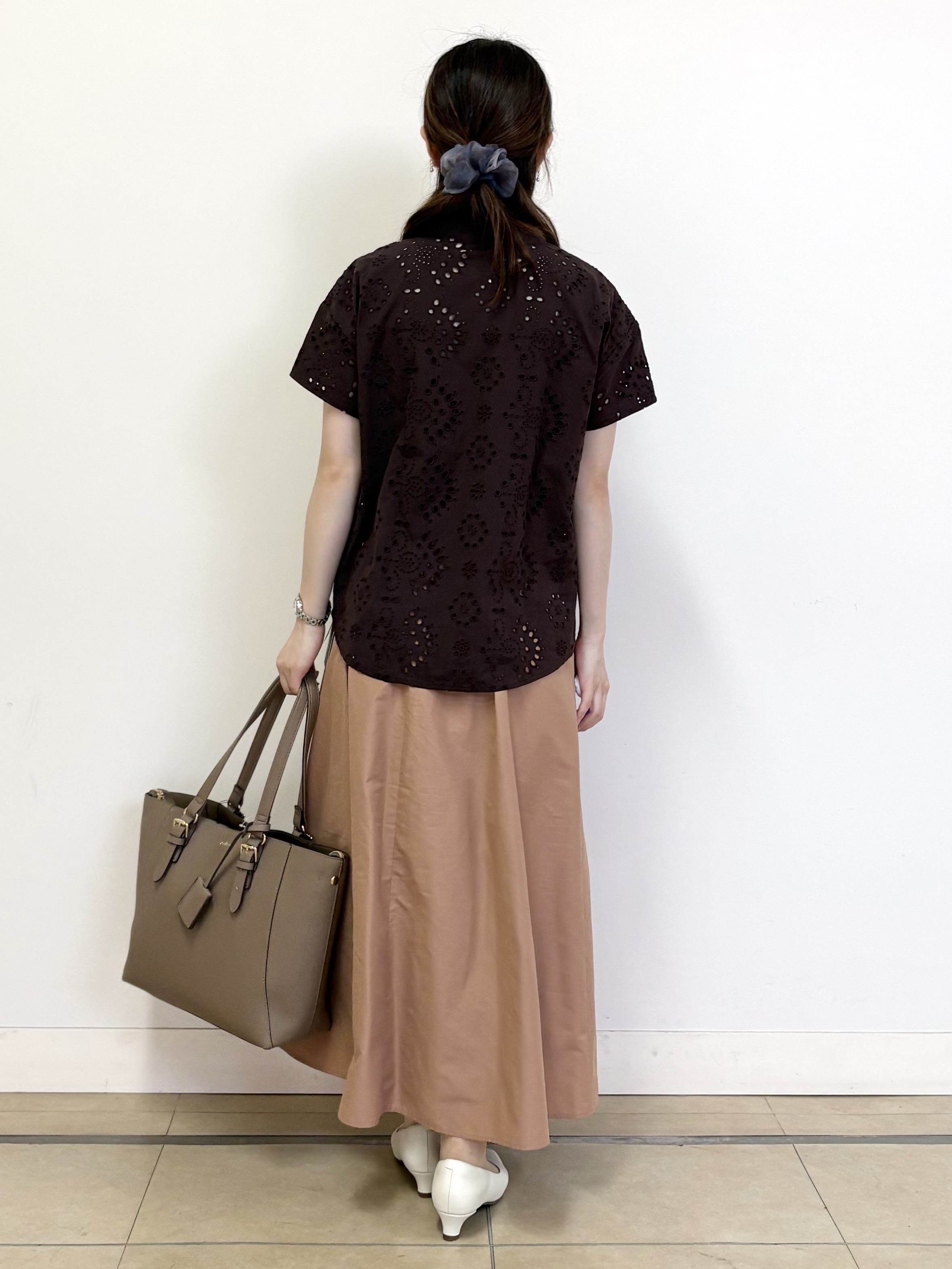 mikiさんの「Reflect｜【通勤◎】カットワーク刺繍レース シャツブラウス」を使ったコーディネート