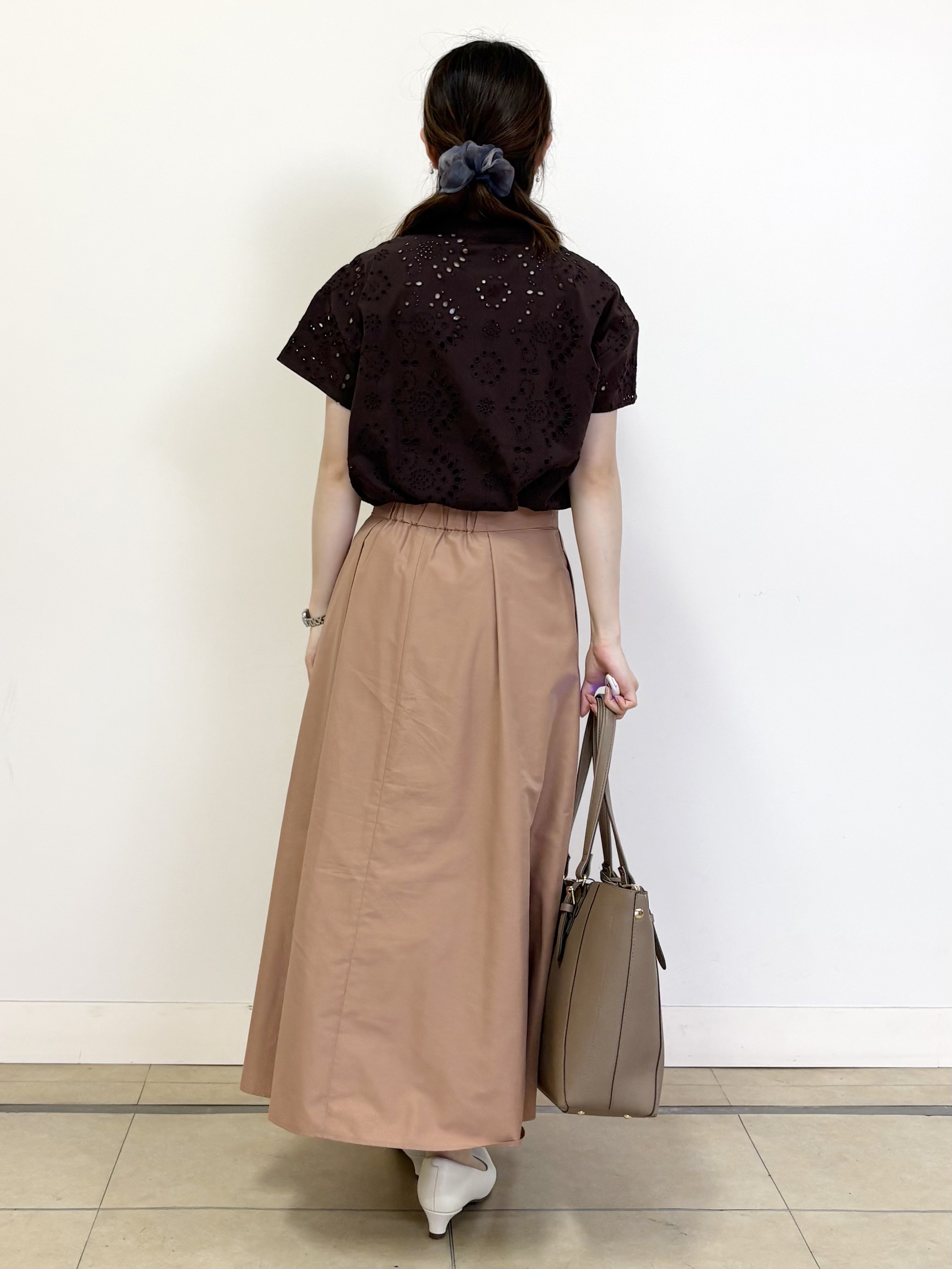 mikiさんの「Reflect｜【通勤◎】カットワーク刺繍レース シャツブラウス」を使ったコーディネート