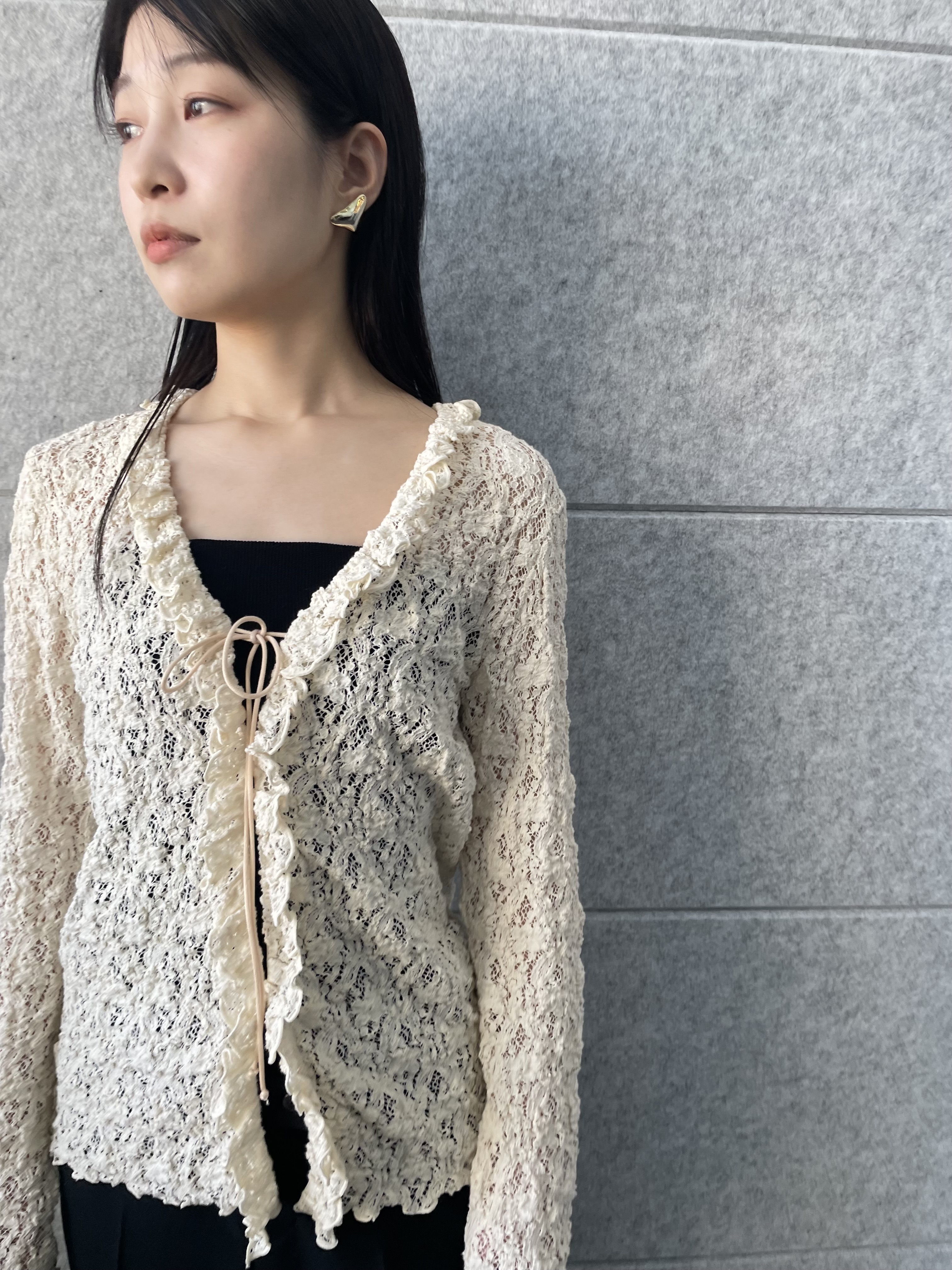 丸山加奈子さんの「CODE A｜【Re】fluffy lace blouse」を使ったコーディネート