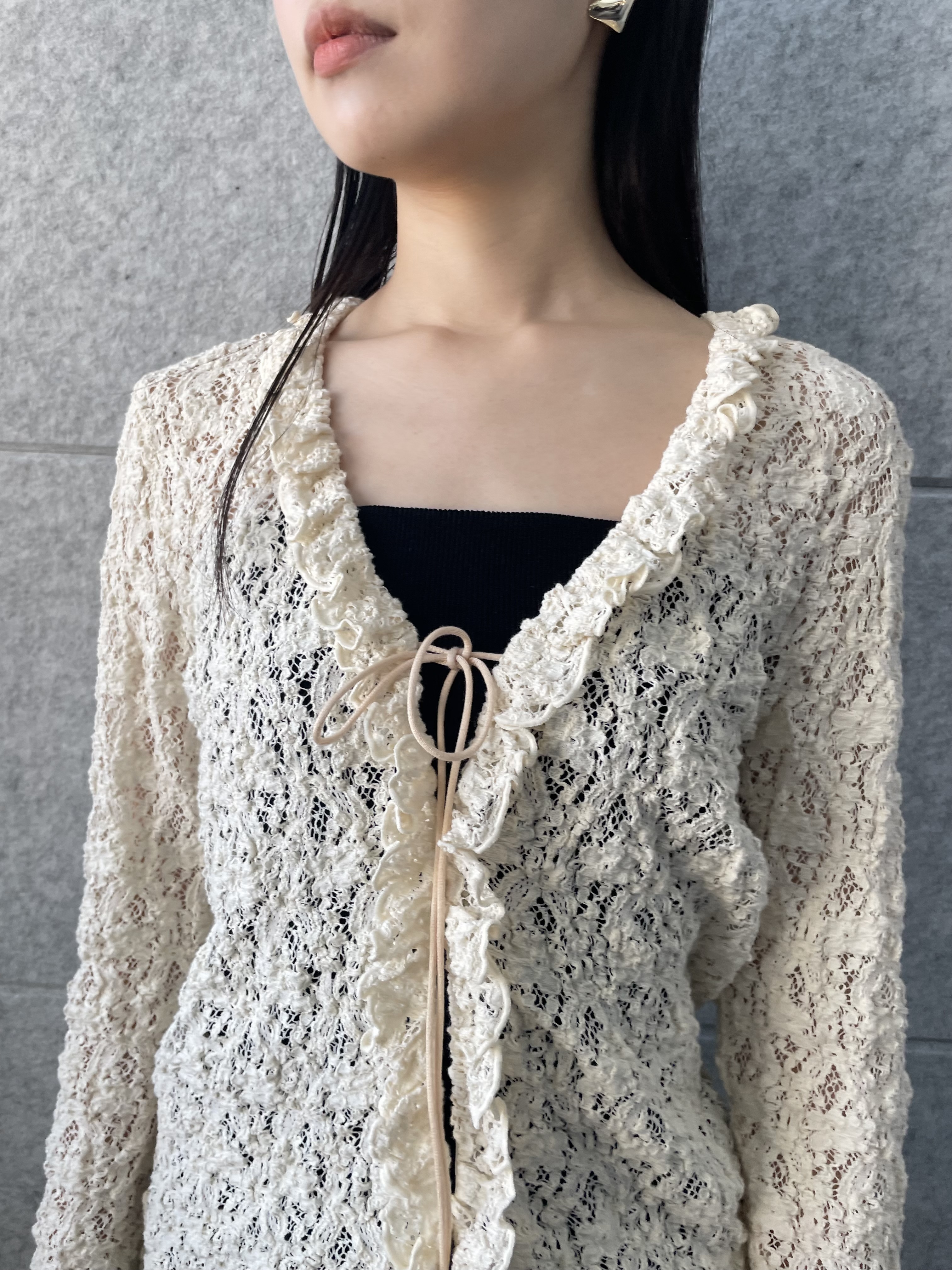 丸山加奈子さんの「CODE A｜【Re】fluffy lace blouse」を使ったコーディネート