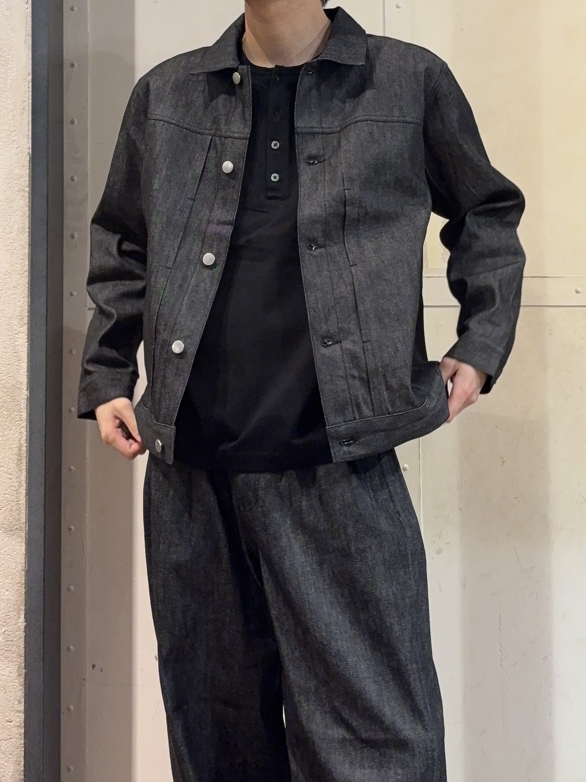 Nさんの「tk.TAKEO KIKUCHI｜【色褪せしにくいデニム/セットアップ対応可】Comfy Fadeless Denim Seriesデ」を使ったコーディネート