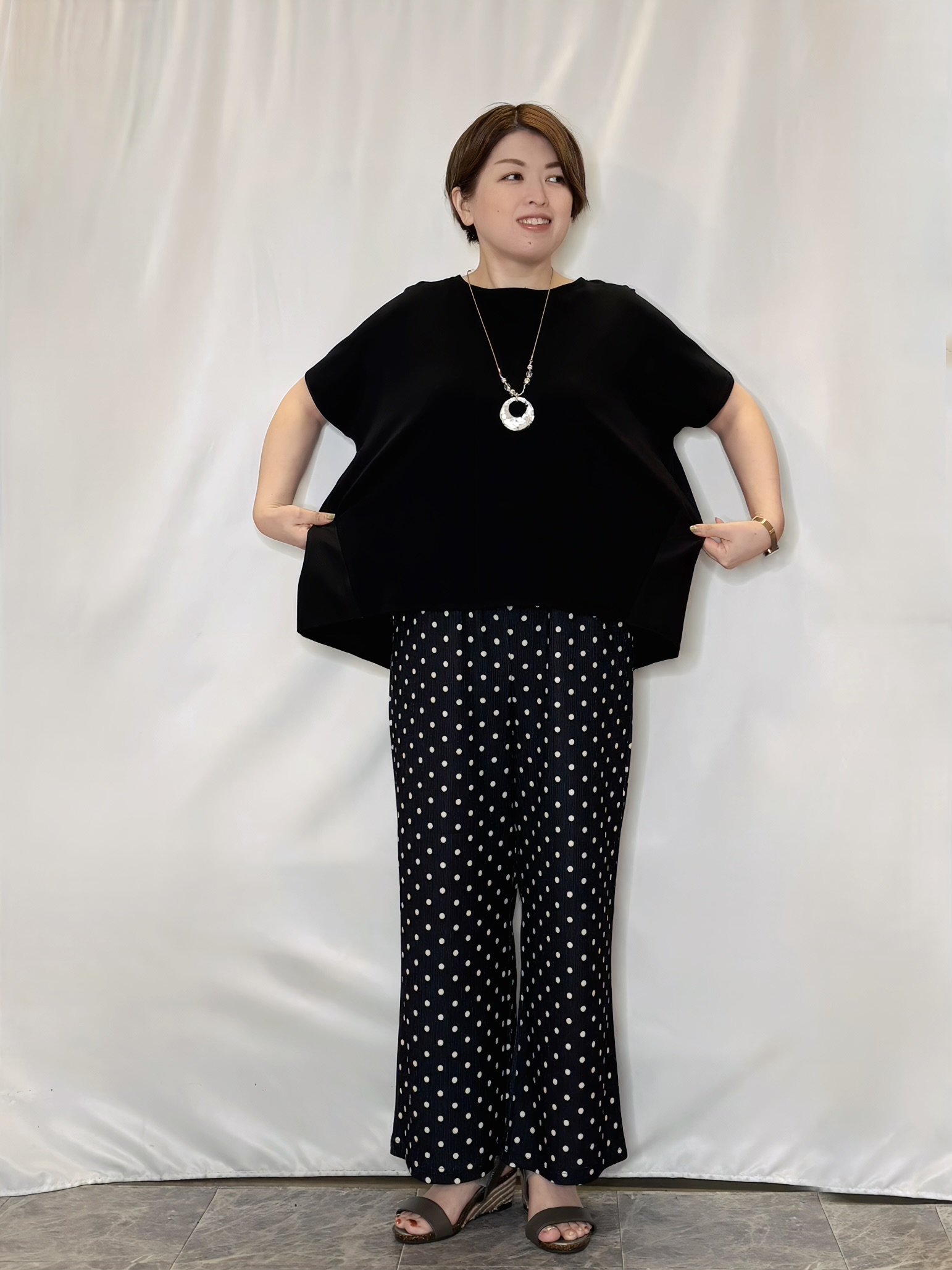 たみさんの「SHOO･LA･RUE｜【体型カバー/S-LL】後ろ姿も映える 異素材ドッキングトップス」を使ったコーディネート